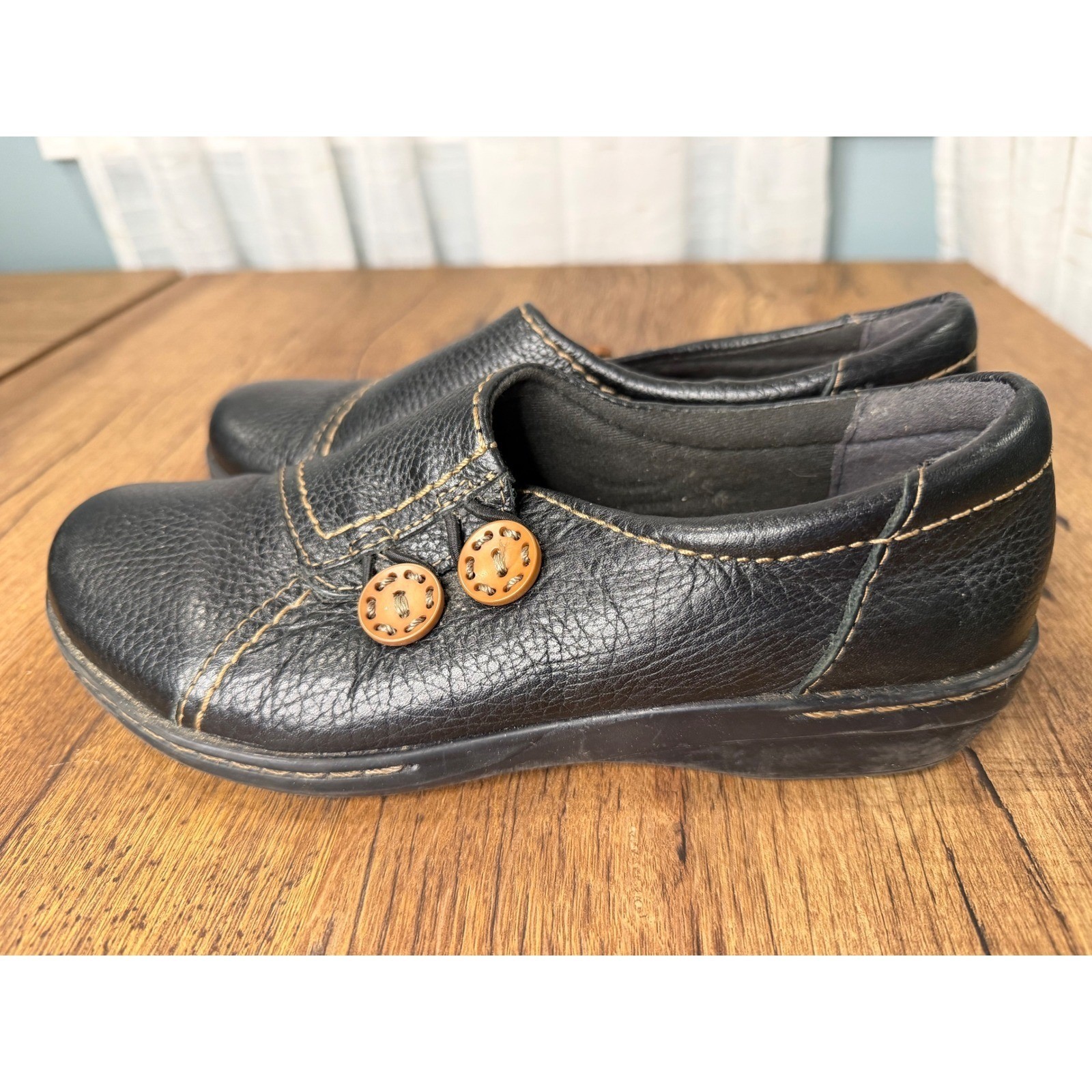 Clarks Collection Women Black Leather Button Slip On Shoes Comfort Size 6.5