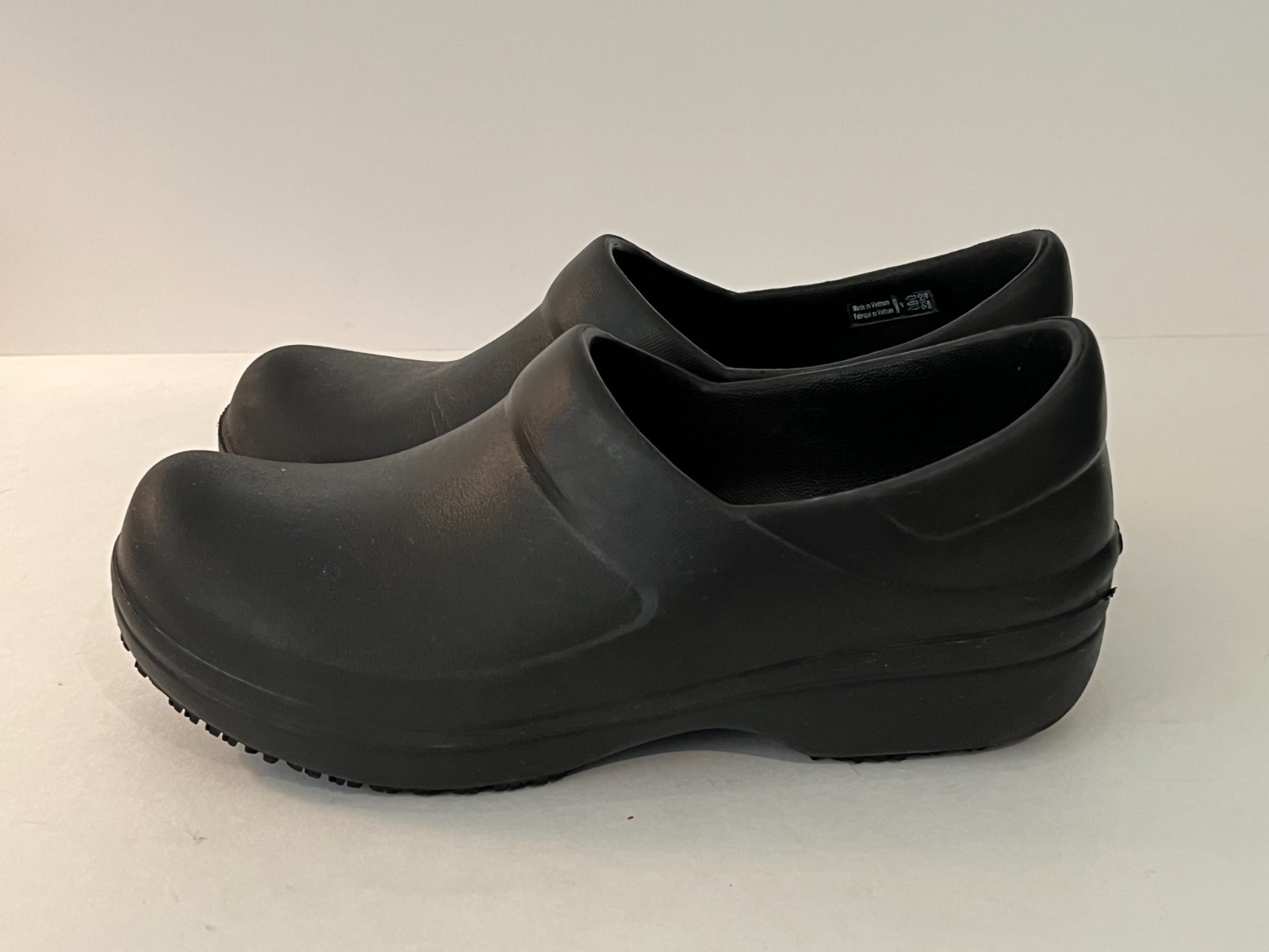 Crocs Neria Pro Women’s SIZE 6 Black Slip-Resistant Nursing Clogs 205384