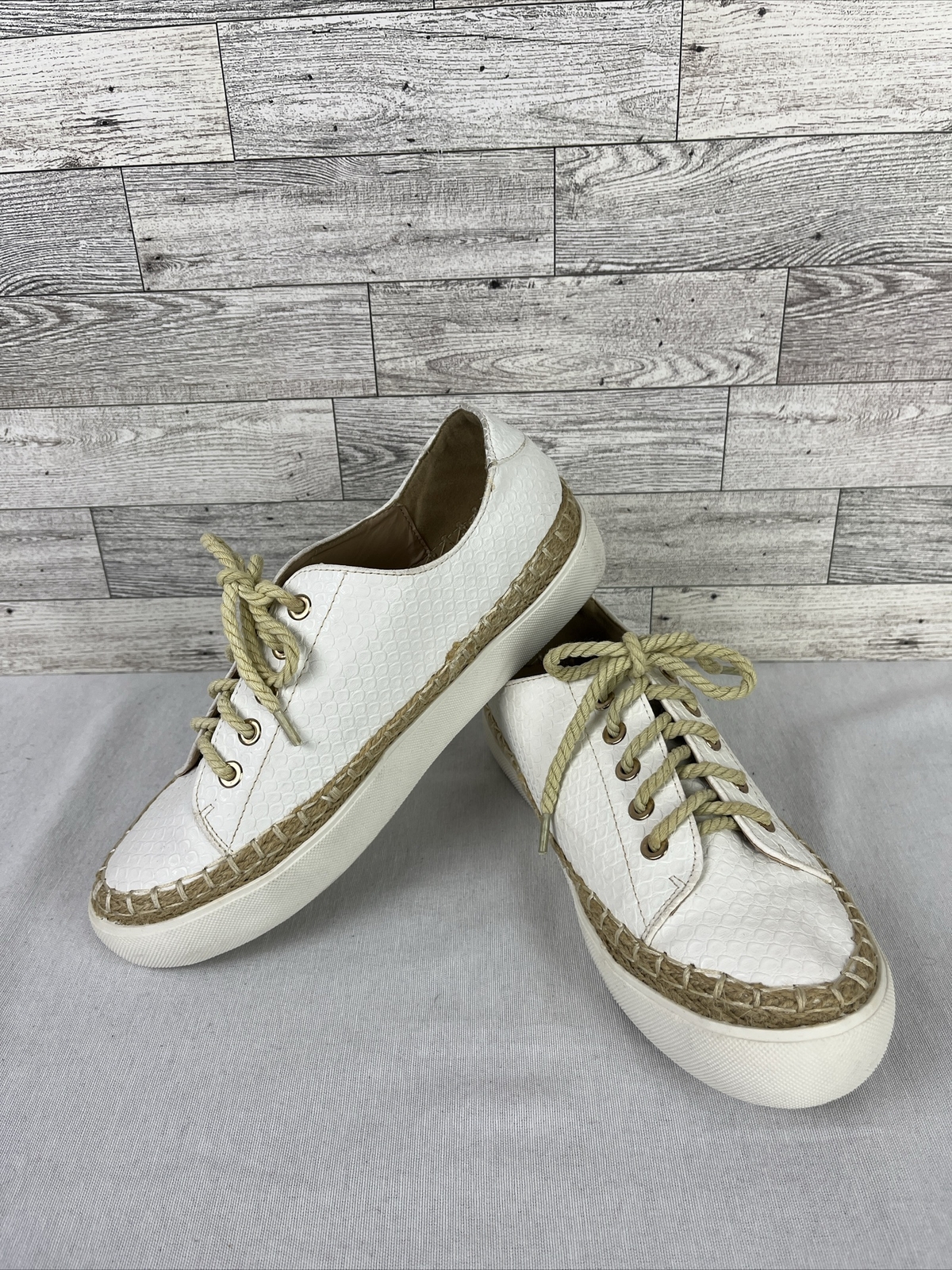 Venus Women’s White Reptile Print Lace Up Boho Comfort Shoes Size 10