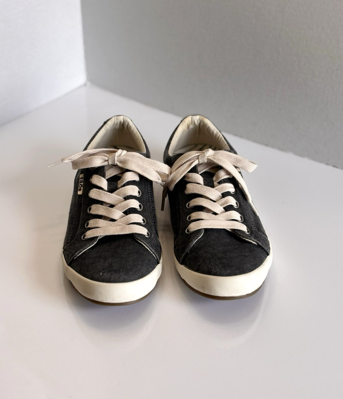 Taos Star Women’s Sz 8.5 Charcoal Wash Canvas Lace Up Comfort Sneaker STA-12844