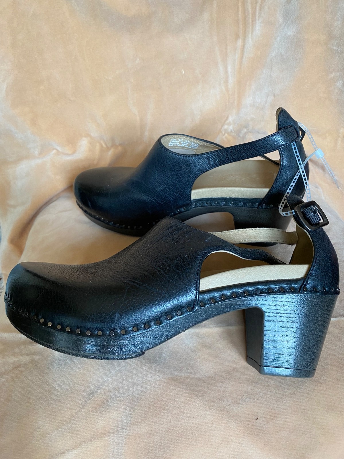Dansko Sassy Stylish Upfront Closed Toe Sandals black size 40