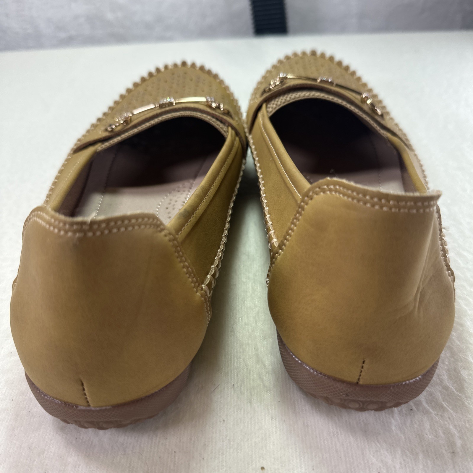 Moccasin Ambu Comfort Womens Size 7 Shoes Flat Slip On Loafers Beige Tan Nwob