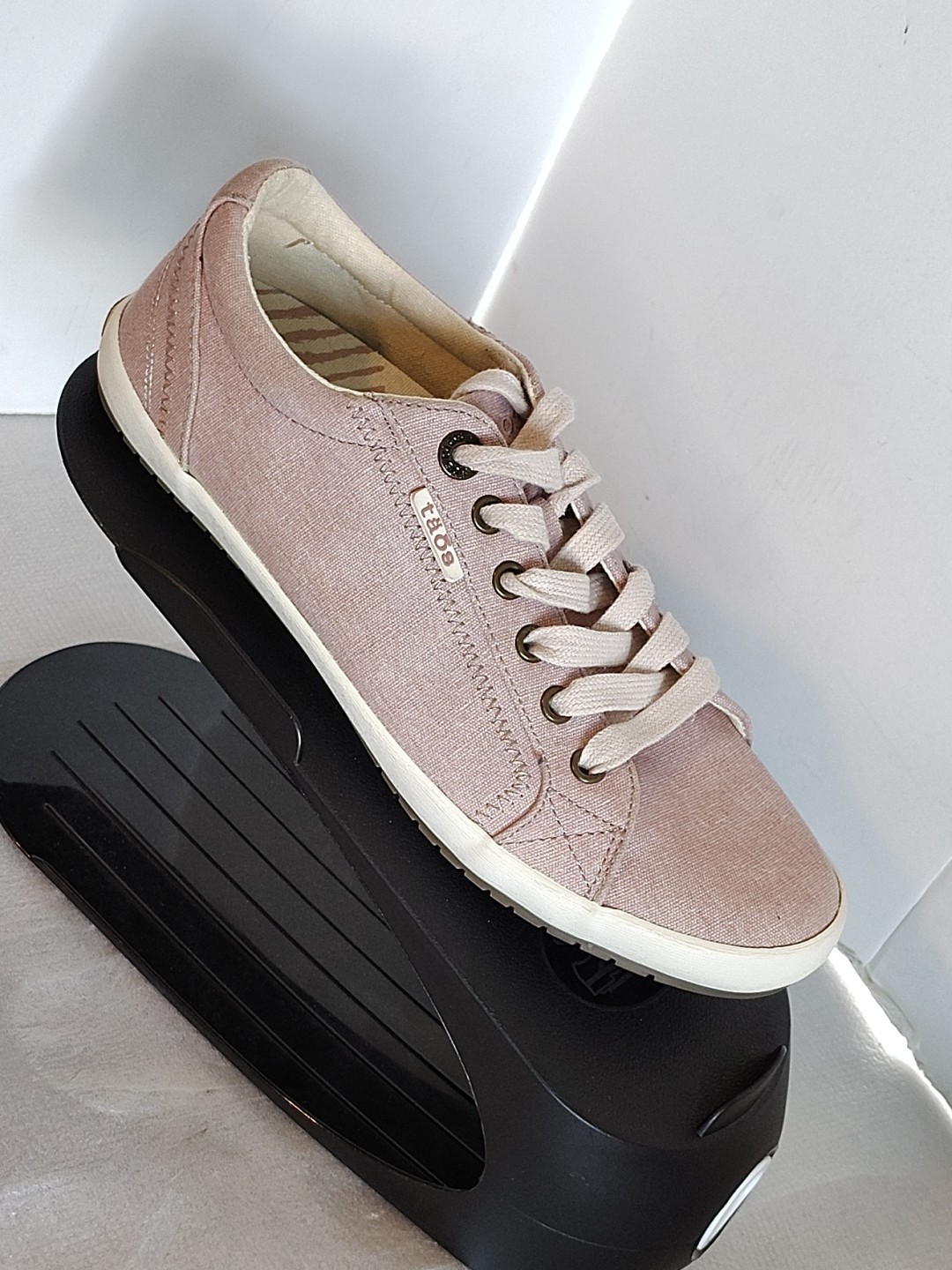 8.5 WORN ONCE Taos STAR Washed Canvas Low Top Sneakers Shoes Blush Lavender