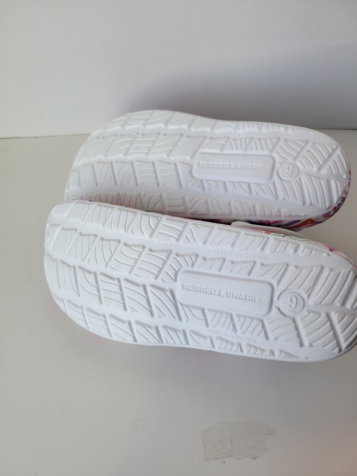 Rugged Shark Water Shoes size 9 Ladies floatable washable comfortable clogs