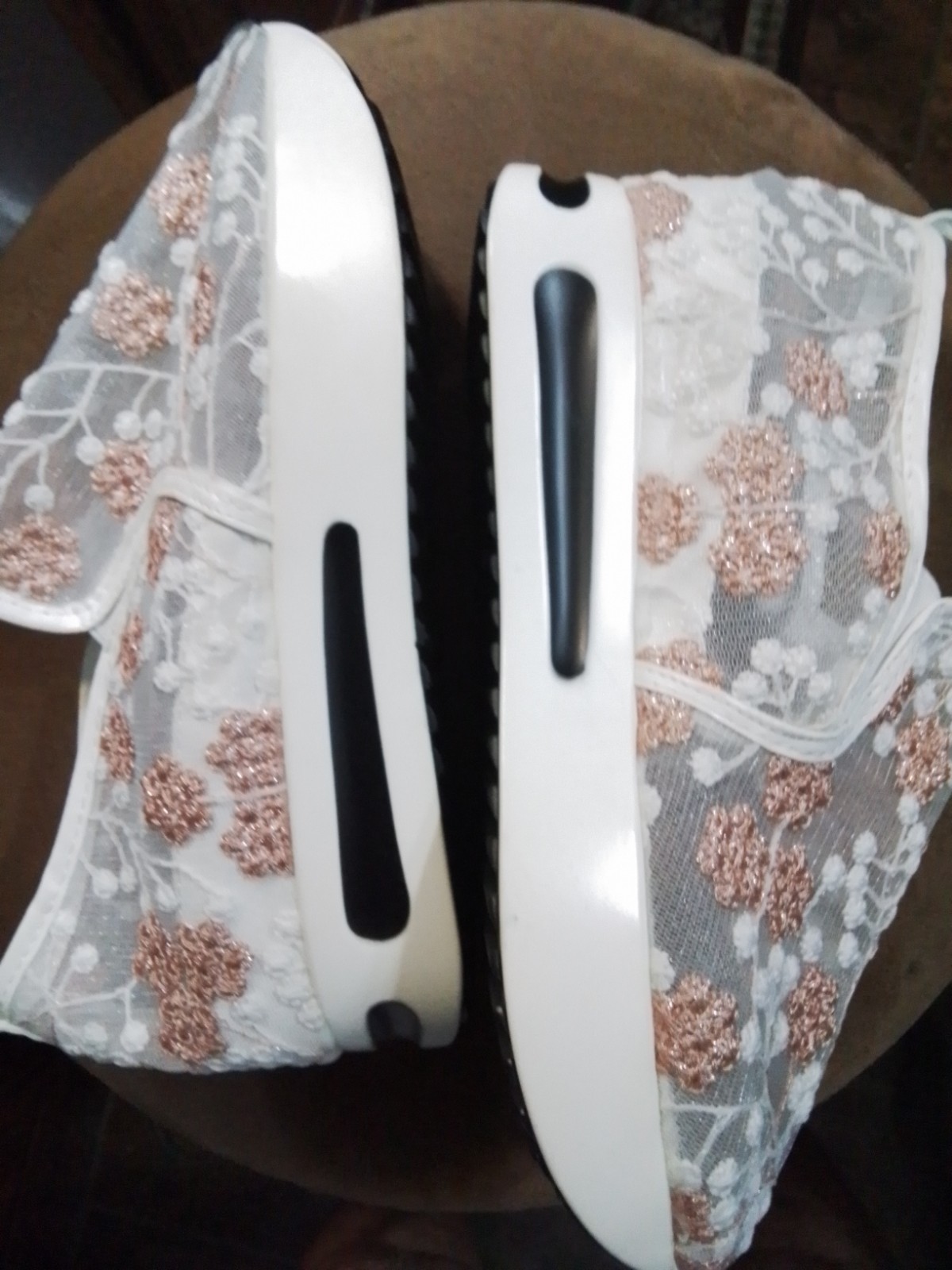 Unbranded Woman’s Embroidered Mesh Slip On Platform Sz US 9 Euro 40