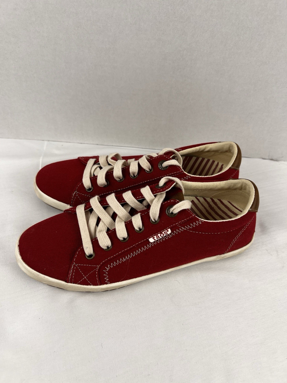 Taos Sneakers Star Burst Washed Red Canvas Lace Up Low Top Run Small Womens 9.5