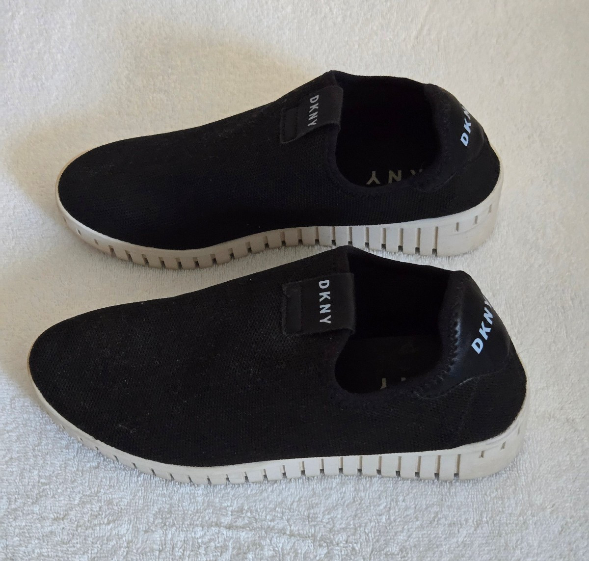 DKNY Black Stretch Knit Slip-On Shoes – Women’s Size 8.5