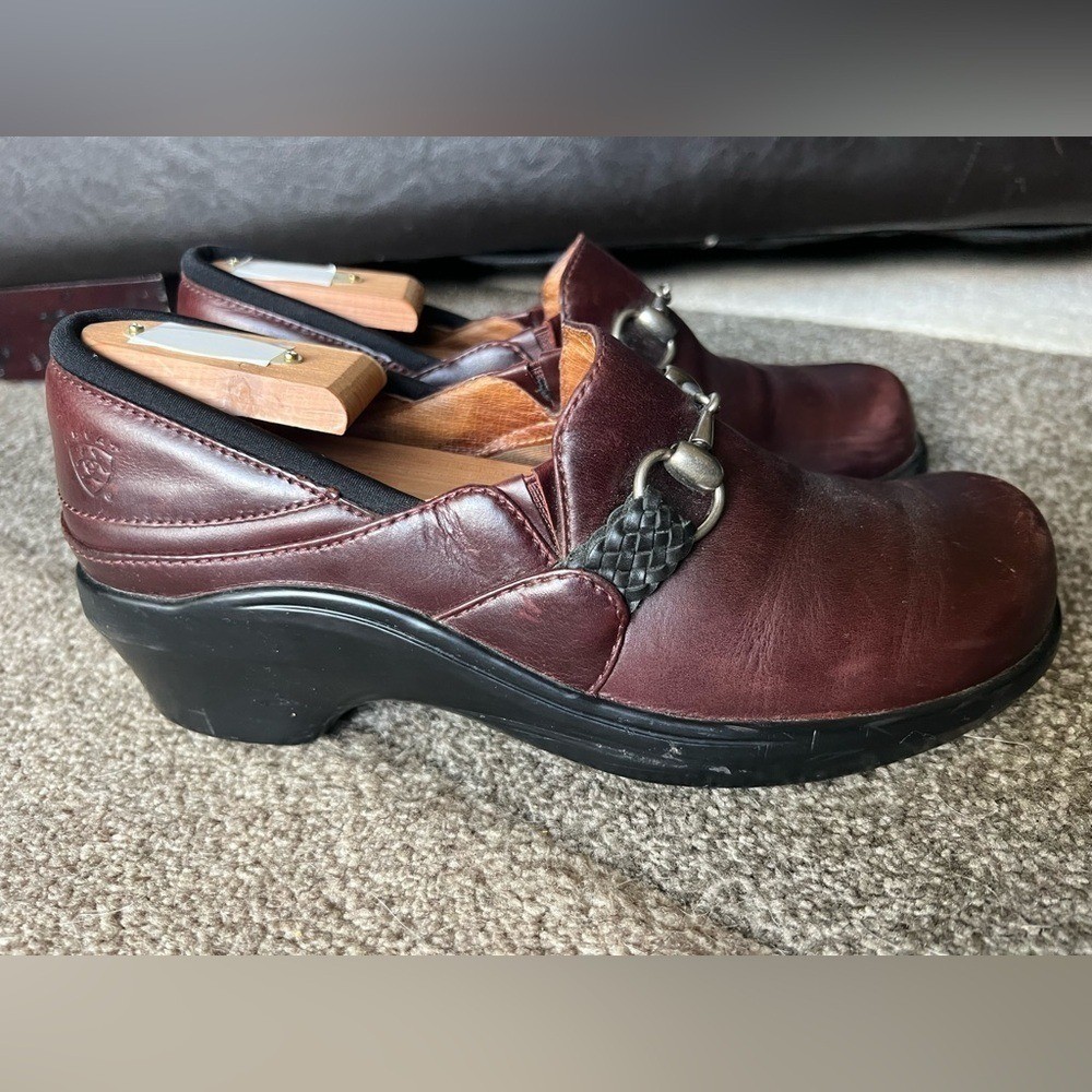 ARIAT 100% Leather Del Mar Slip On Clogs w/Horse Bit Detail – 7.5