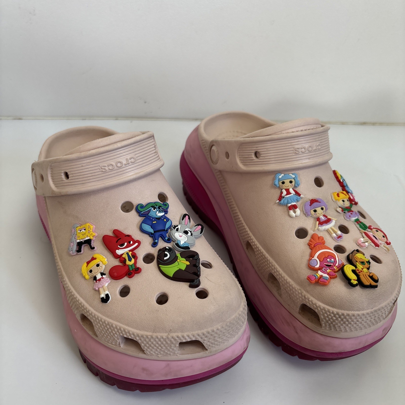 Crocs Mega Crush Clog Pink Ombré Unisex W 7 M5 W/Charms Festival Anime Going Out