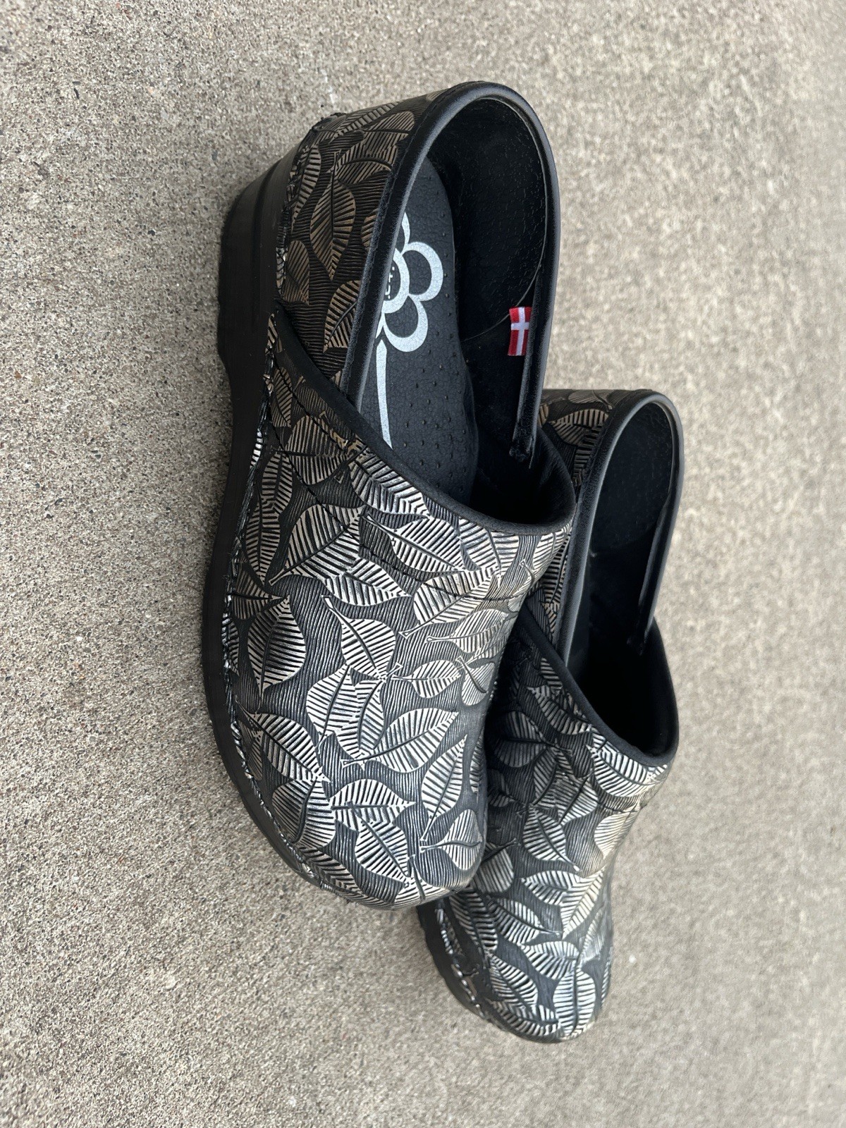 Sanita The Original Danish Clogs Black Silver Leaf Leather Comfort EU 39 US 8.5