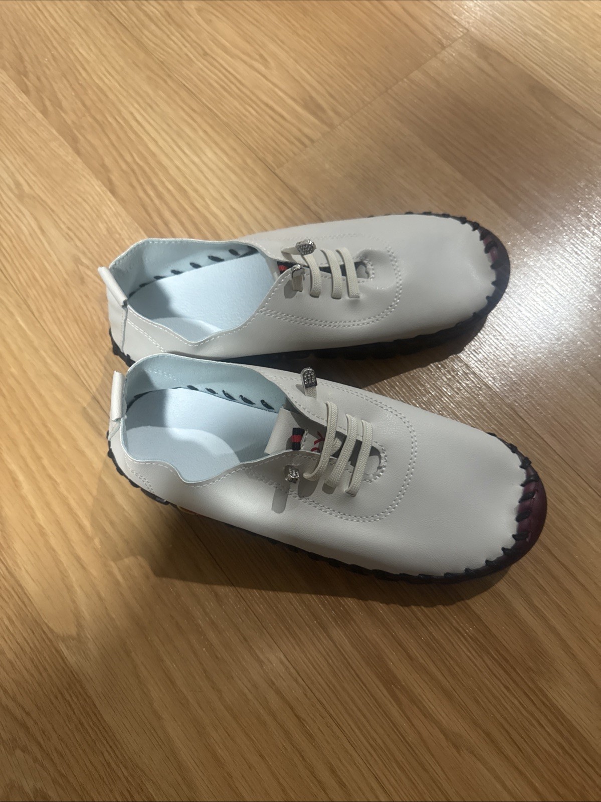 White& Black casual Slip-On Sneakers with Accent Stitching Size 37, 38, 39, 40