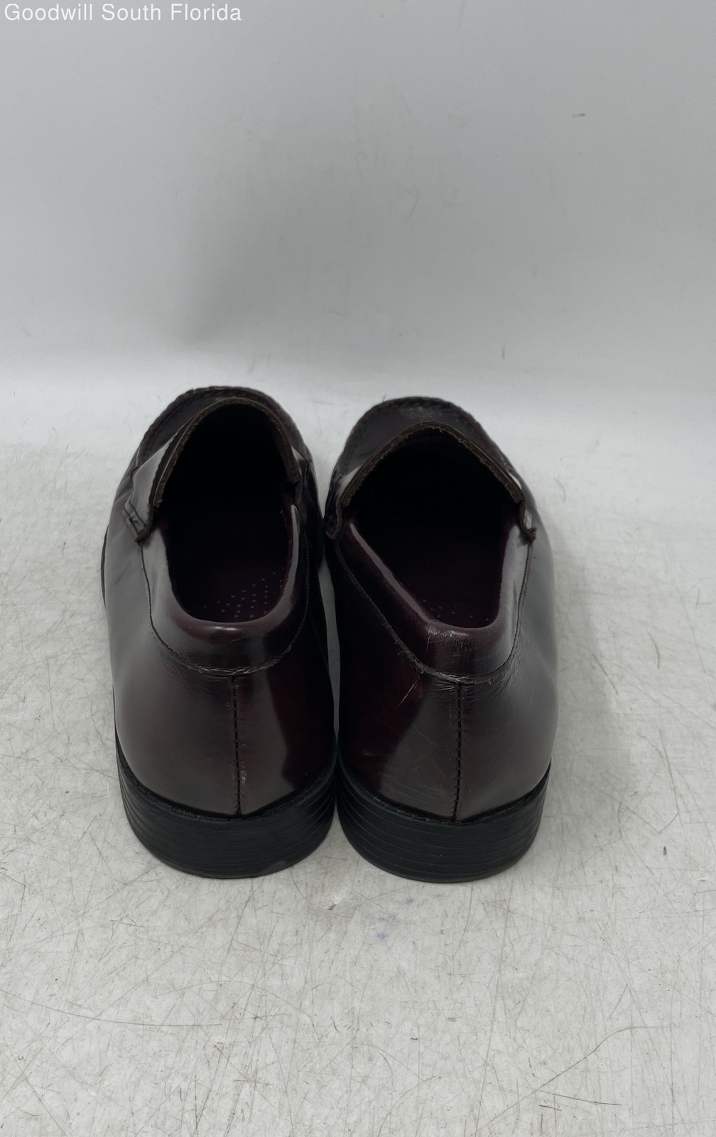 School Issue Womens Ivy Red Leather Moc Toe Slip-On Penny Loafer Shoes Size 7 W