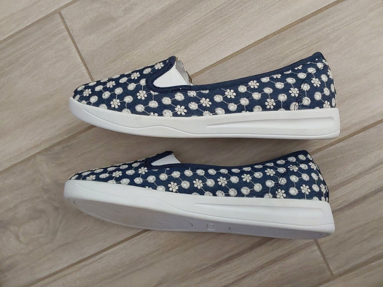 ComfortView NWOB “Athletic J Dottie” Blue Embroidered Slip On Canvas Loafer 11W