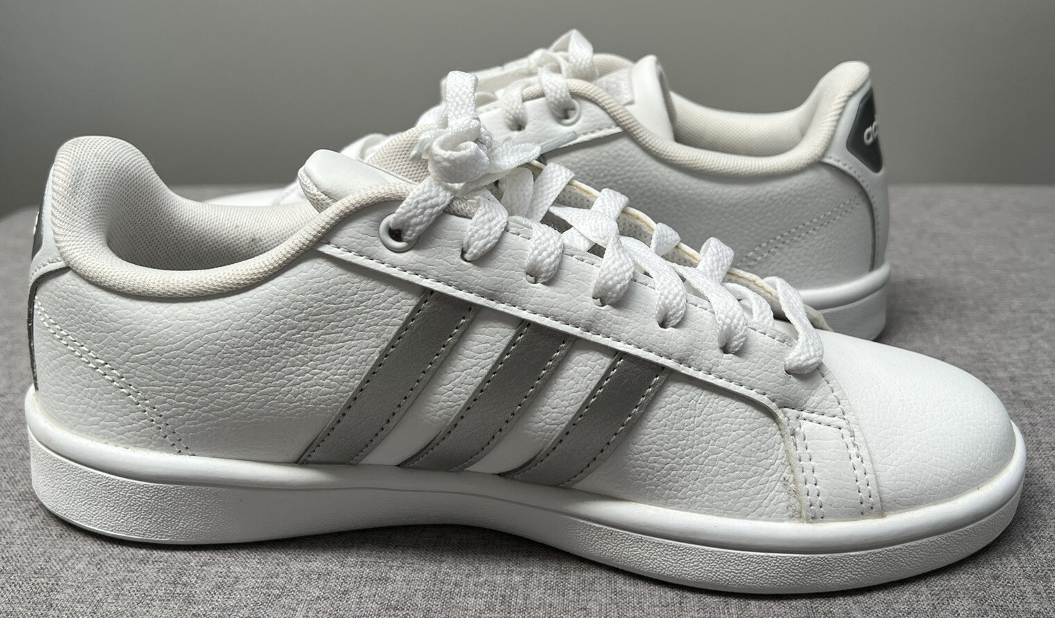 ADIDAS NEO cloudfoam AQ0528 Women’s Sz 8 Grand Court White w/Silver Stripes