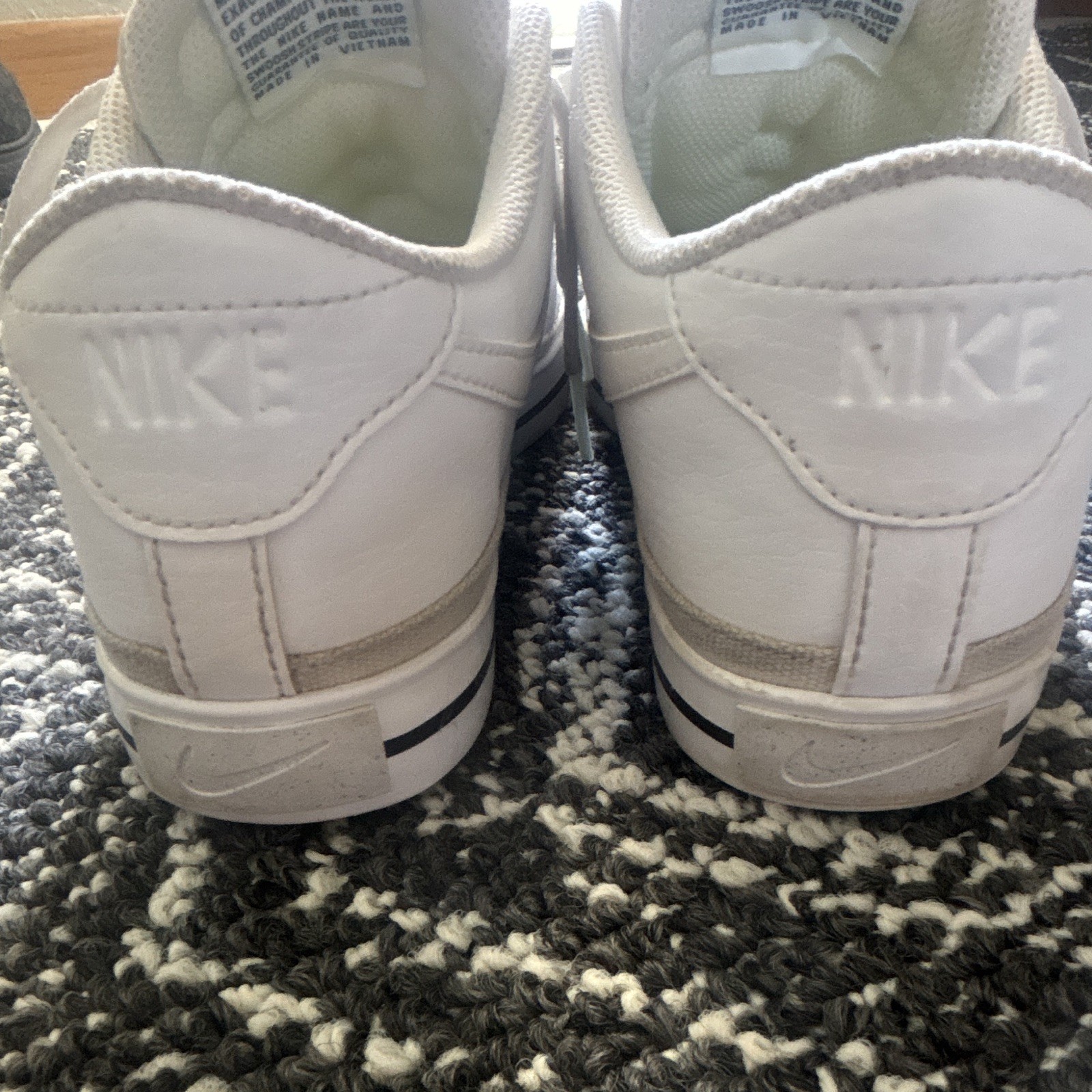 Nike Women’s White Low Top Sneakers Size 8.5 – Pre-owned Condition