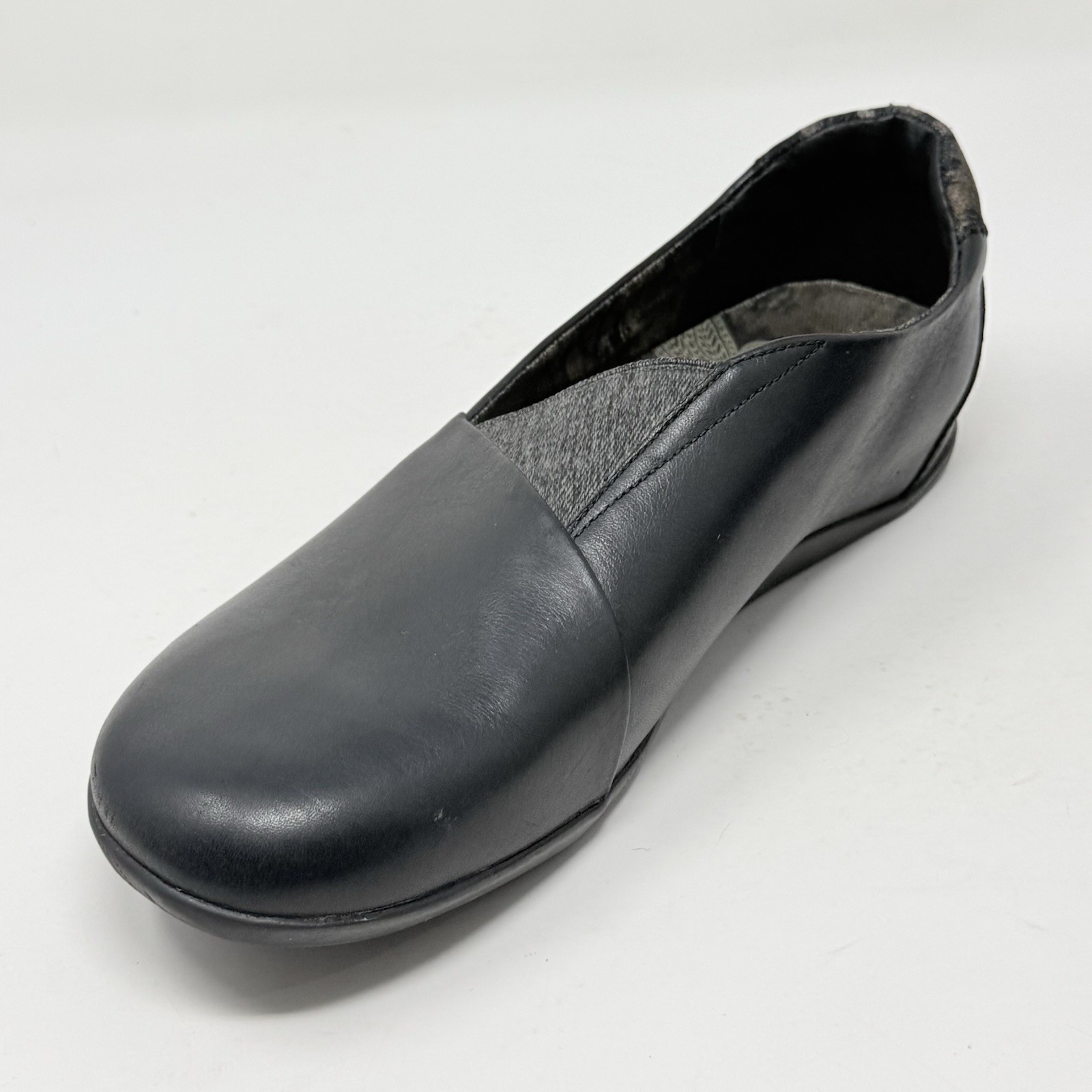 Ahnu Tola Slip On Shoes Womens 9.5 Black Leather Casual Comfort Walking Office