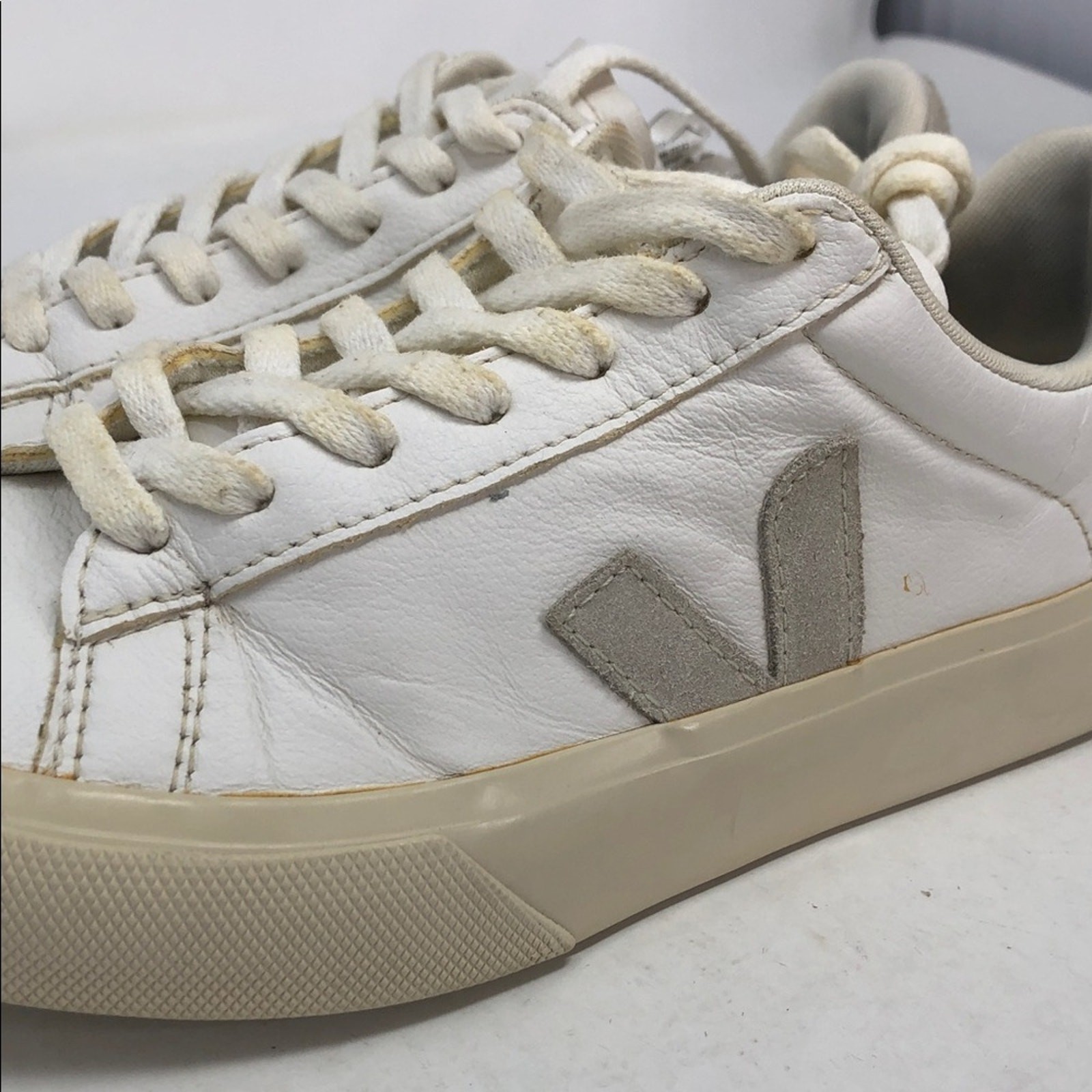 Veja T2 White Beige Women’s Leather Sneakers – Size 6