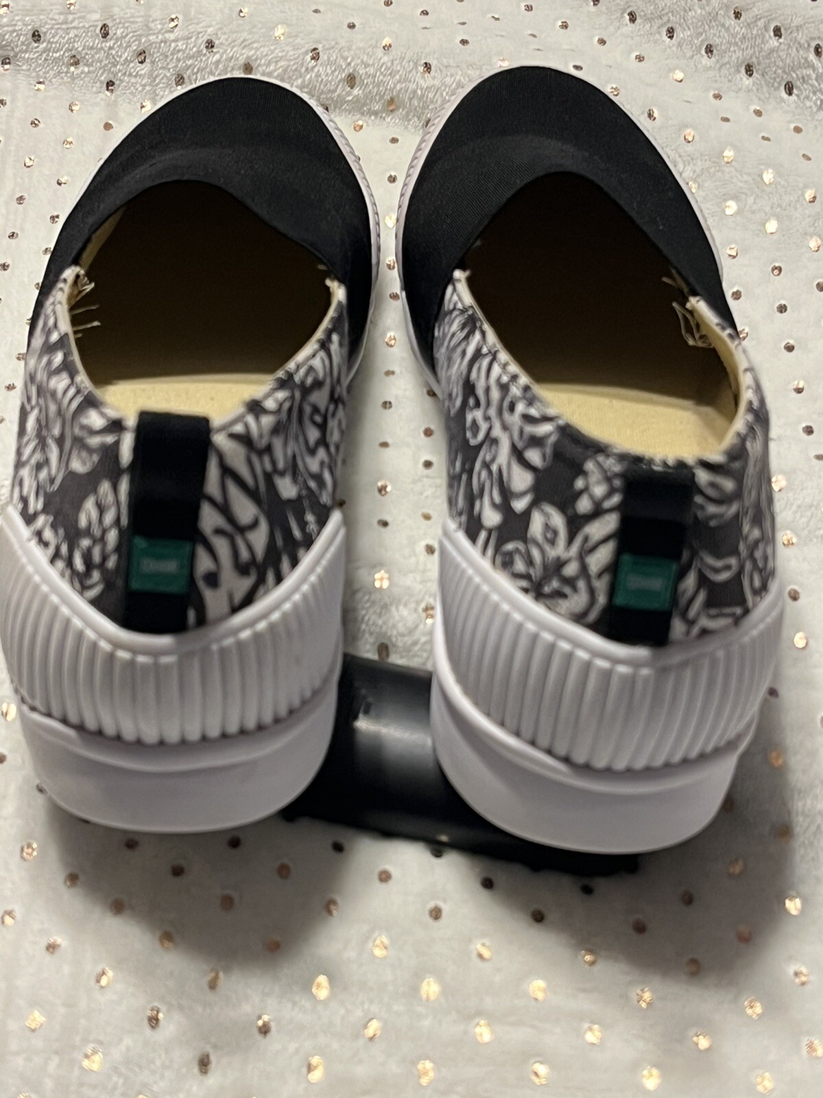 Cougar Sparkle SlipOn Shoe Comfort Black White Floral Casual Sneaker Women Sz 8M