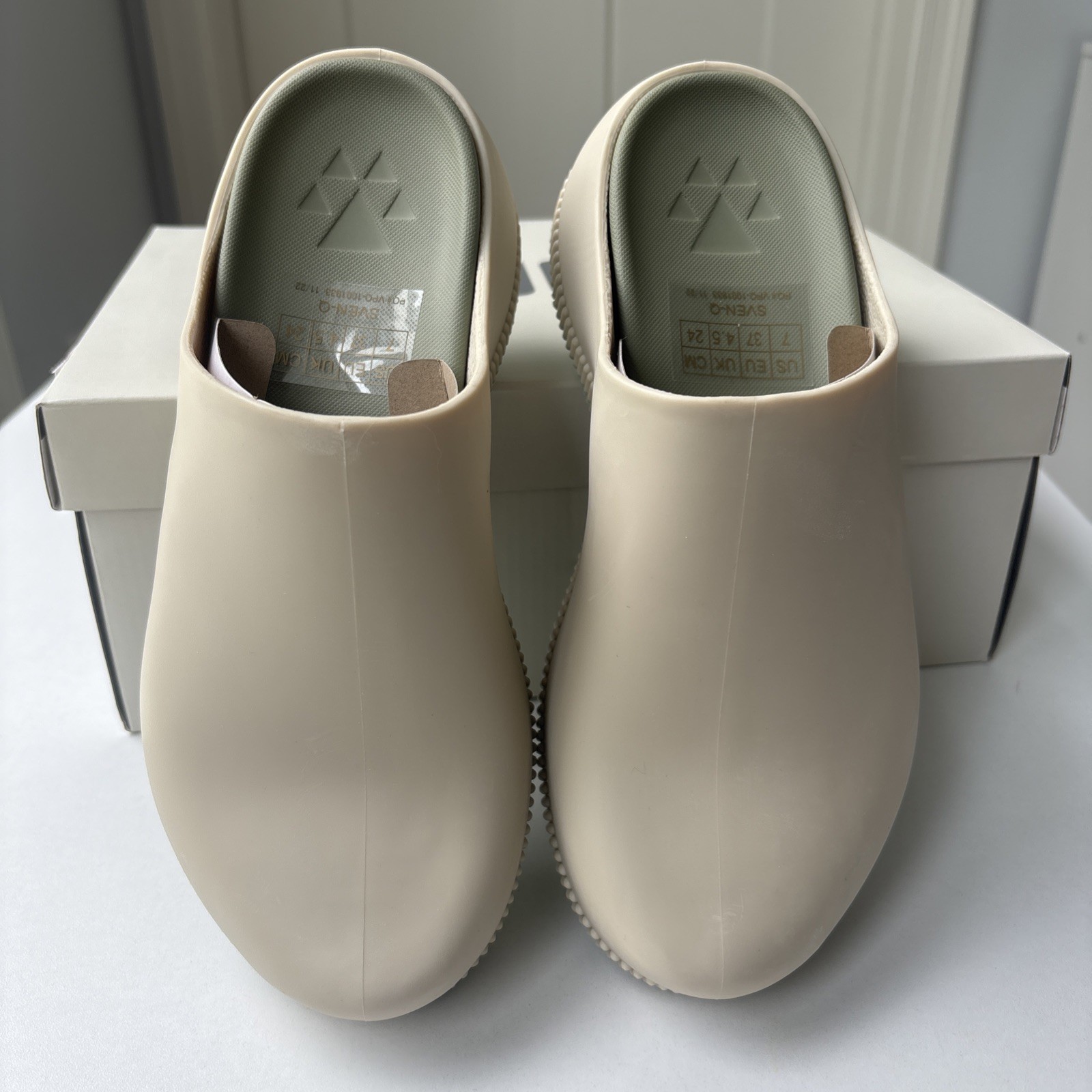 Cougar Sven-Q Sand Women’s 7 Molded TPE Water-Friendly Clog Shoes SVEN-Q New