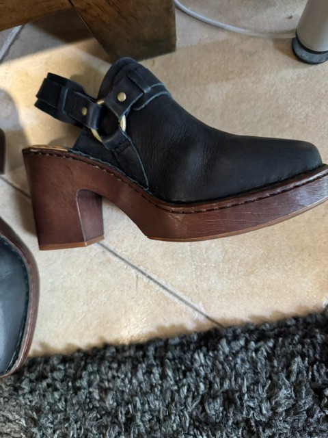 Born Women’s Hudson Slingback Clog size 9