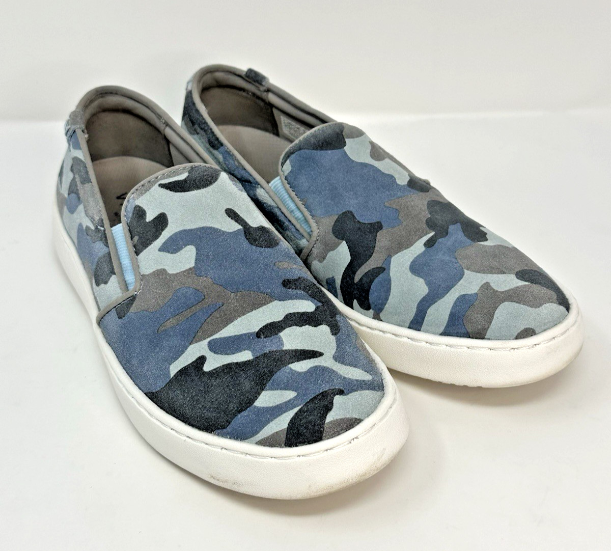 Vionic Avery Camo Grey Suede Slip On Sneaker Womens Sz 7 Vio-Grip Slip Resistant