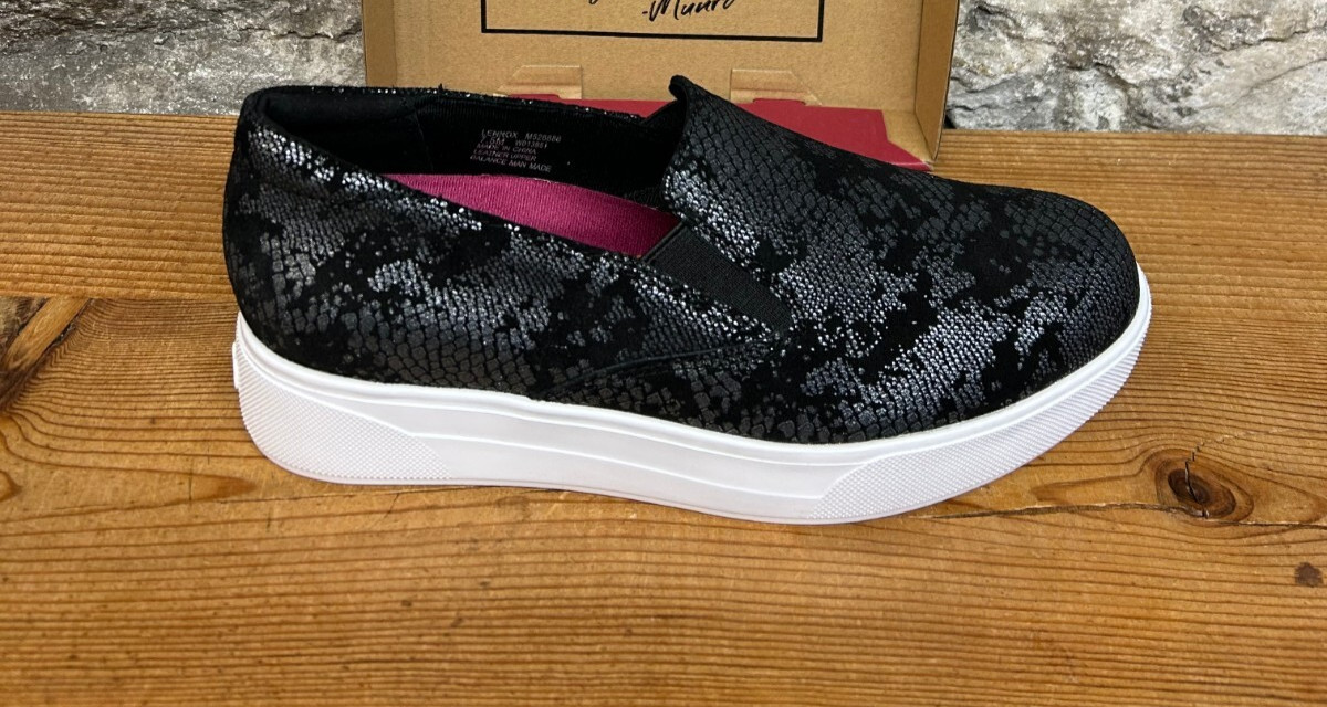 MUNRO LENNOX M528886 Black Snake Print Slip-On Womens New In Box