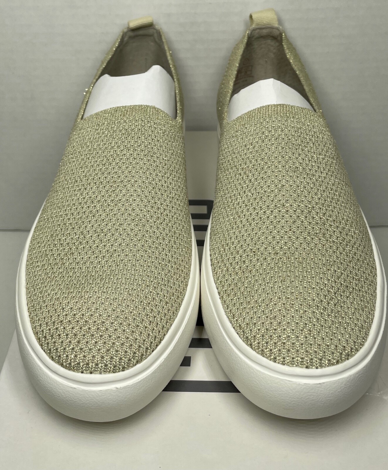 Woman Casual Shoes Size 7 – Cougar Comfort Flat Gold – New Good Condition