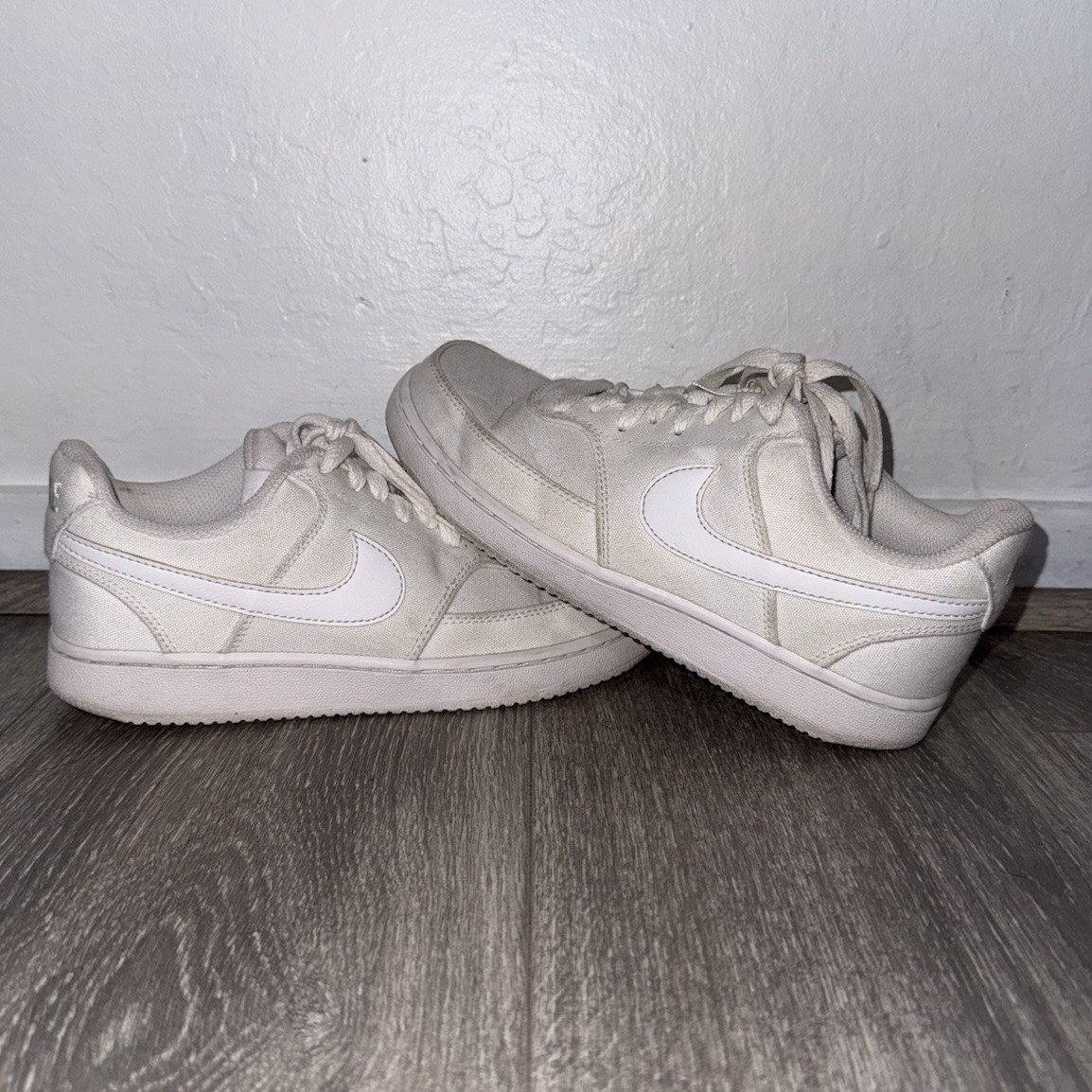 Nike Women’s Low Top Lace-Up Athletic Sneakers Solid White Casual Activewear 6.5