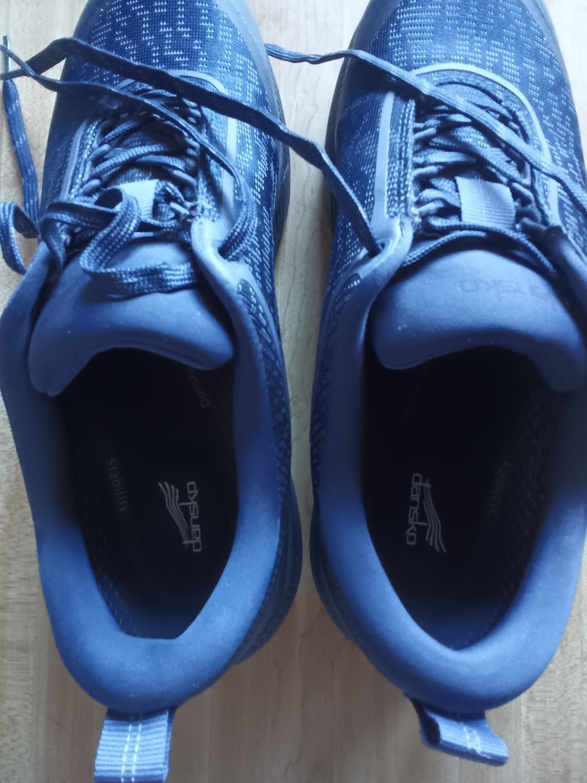 Women Dansko Makayla Tennis Shoes Waterproof Arch Plus Vibram Sole Size 38