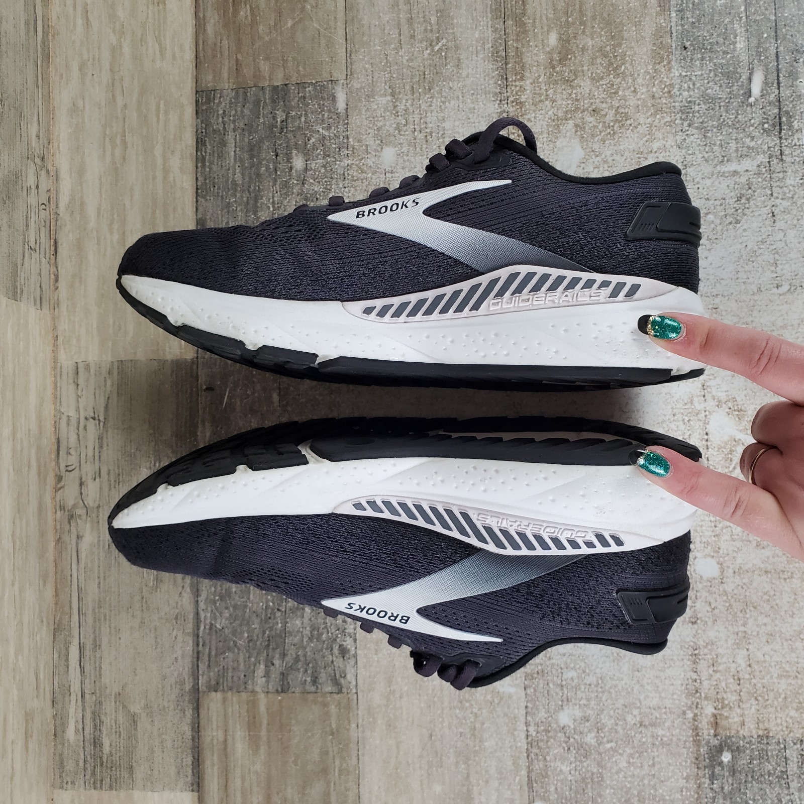 Brooks Ariel GTS 24 Womens Shoes Sz 8.5 B Running Ebony Black White Sneakers