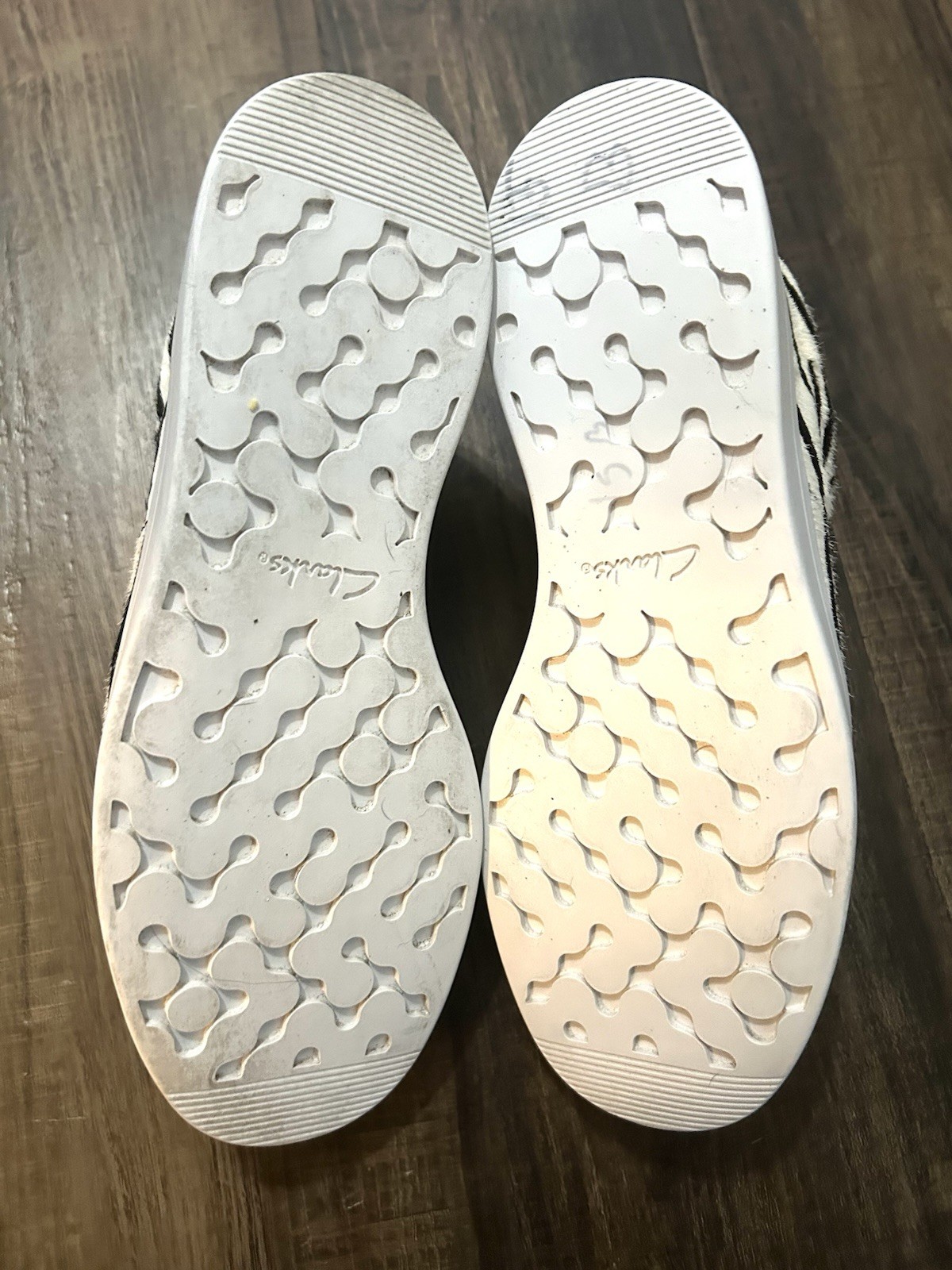 Clarks Zebra Pony Hair Leather Slip On Loafers Sneakers Shoes Women’s Size 7.5