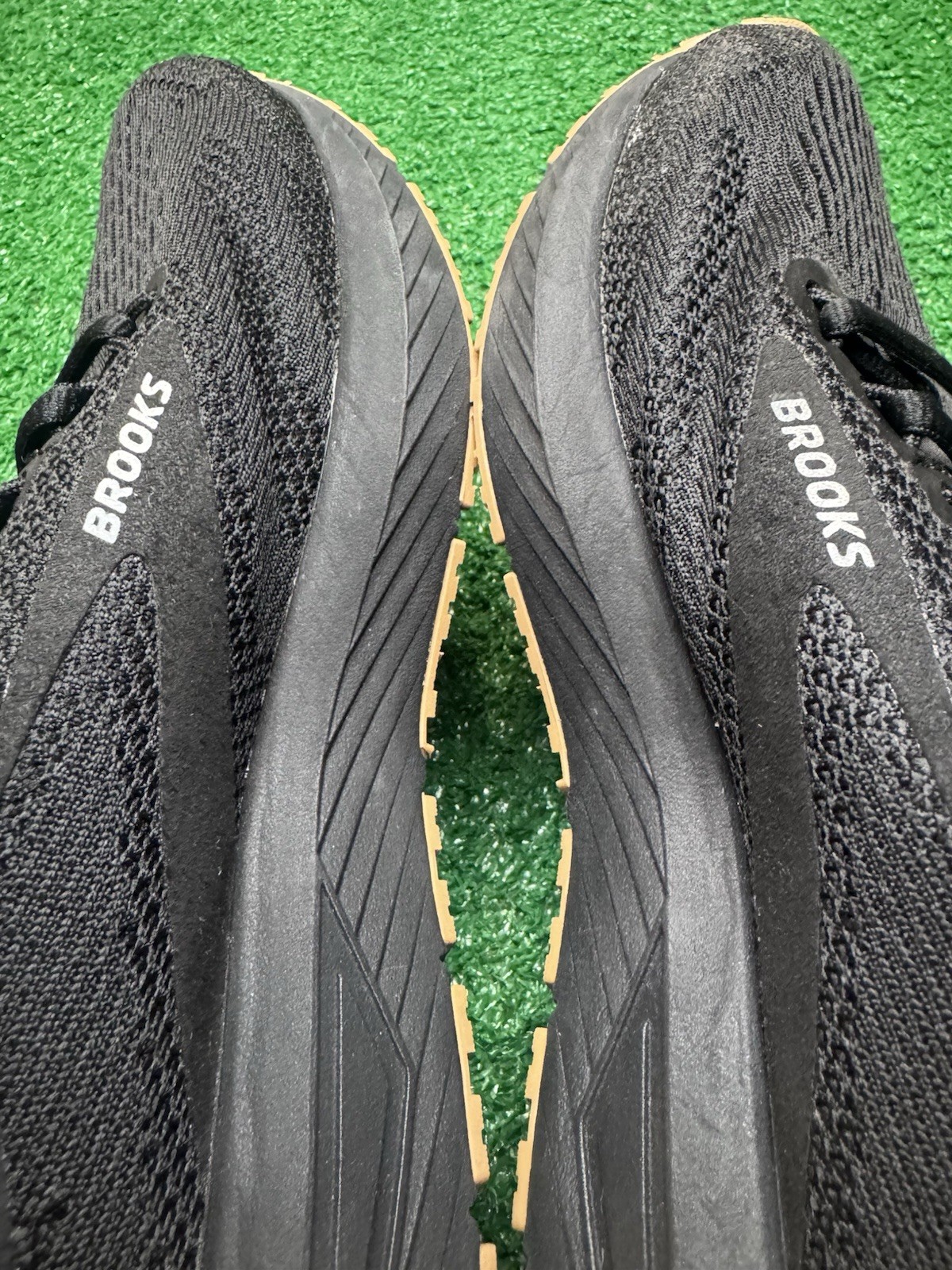 Brooks Revel 7 Women’s Size 7.5 Running & Walking Shoe Black/gum