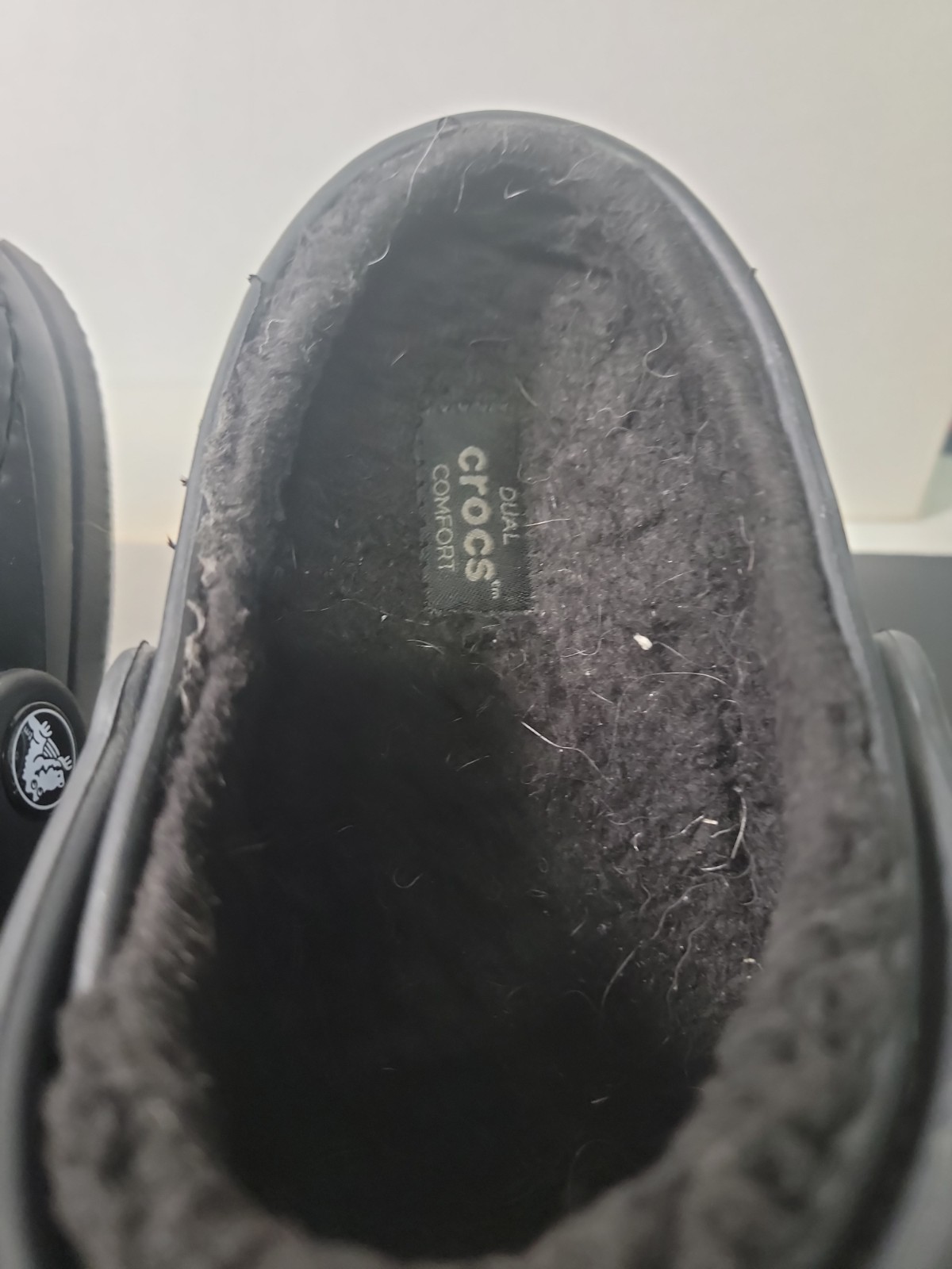 Crocs Dual Comfort Black Faux Fur Lined Clog Shoe Men’s Size 7 / Women’s Size 10