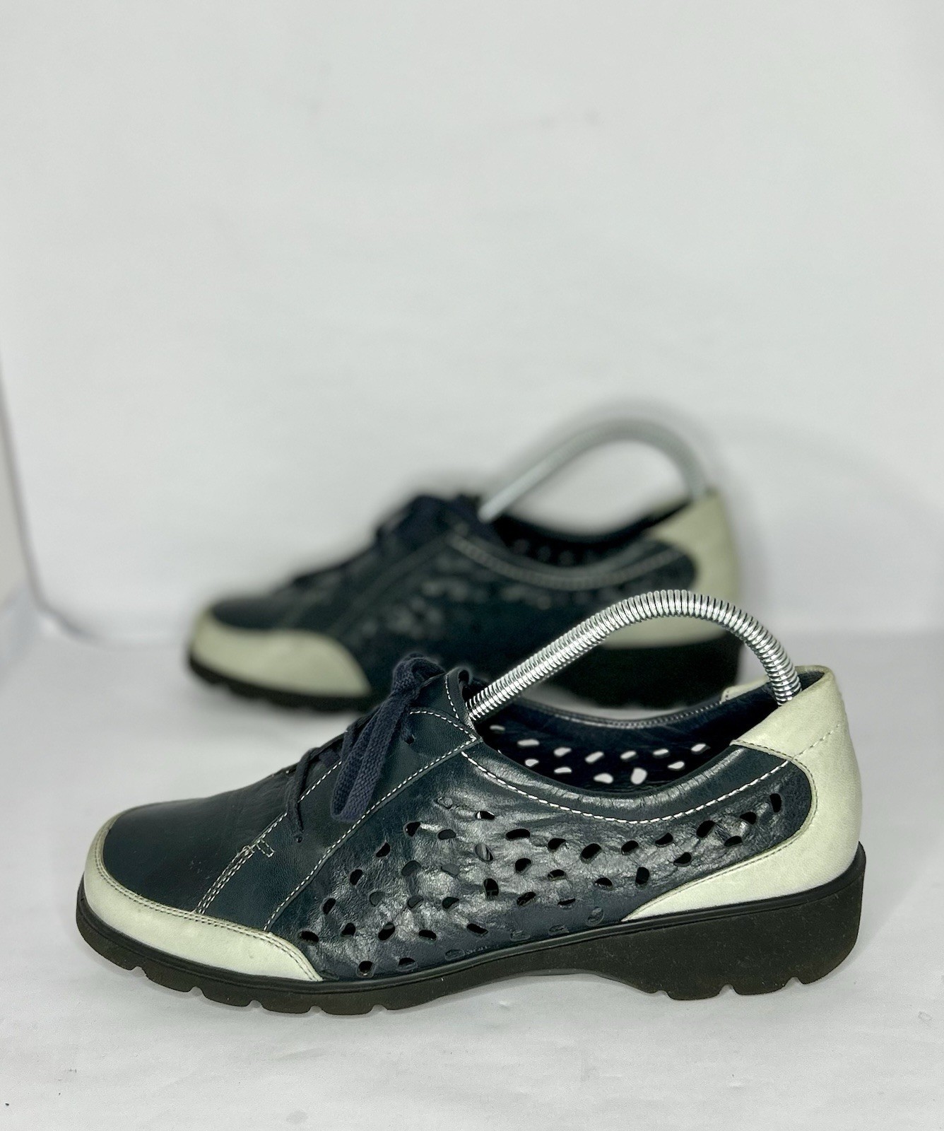 Ara Soft Womens 10 Navy Perforated Leather Sneakers Luftpolster Comfort Shoes