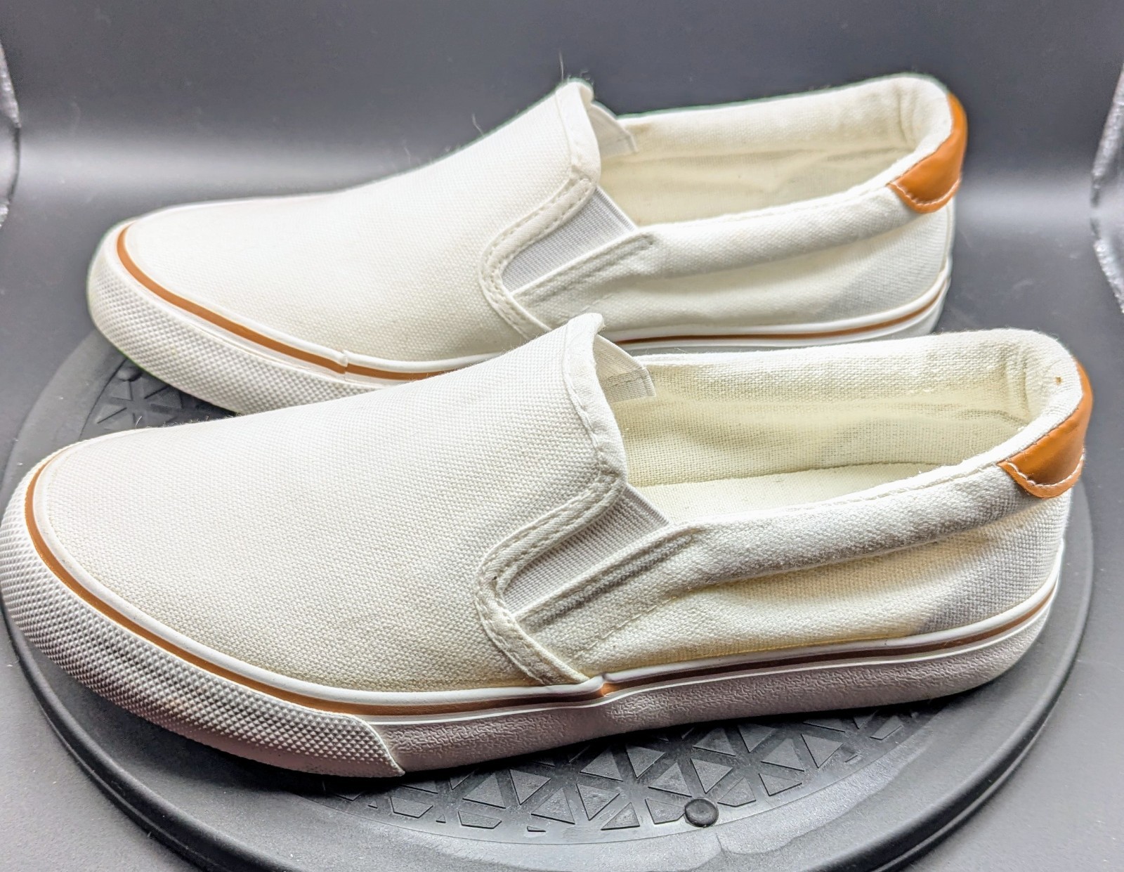 Women’s sz 7.5 White With Brown Slip-on Sneaker. No Brand. UK Size 38