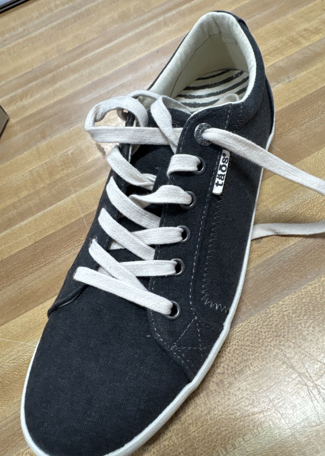 Taos Women’s Star Canvas Sneakers Charcoal Grey Wash Sz 10 US