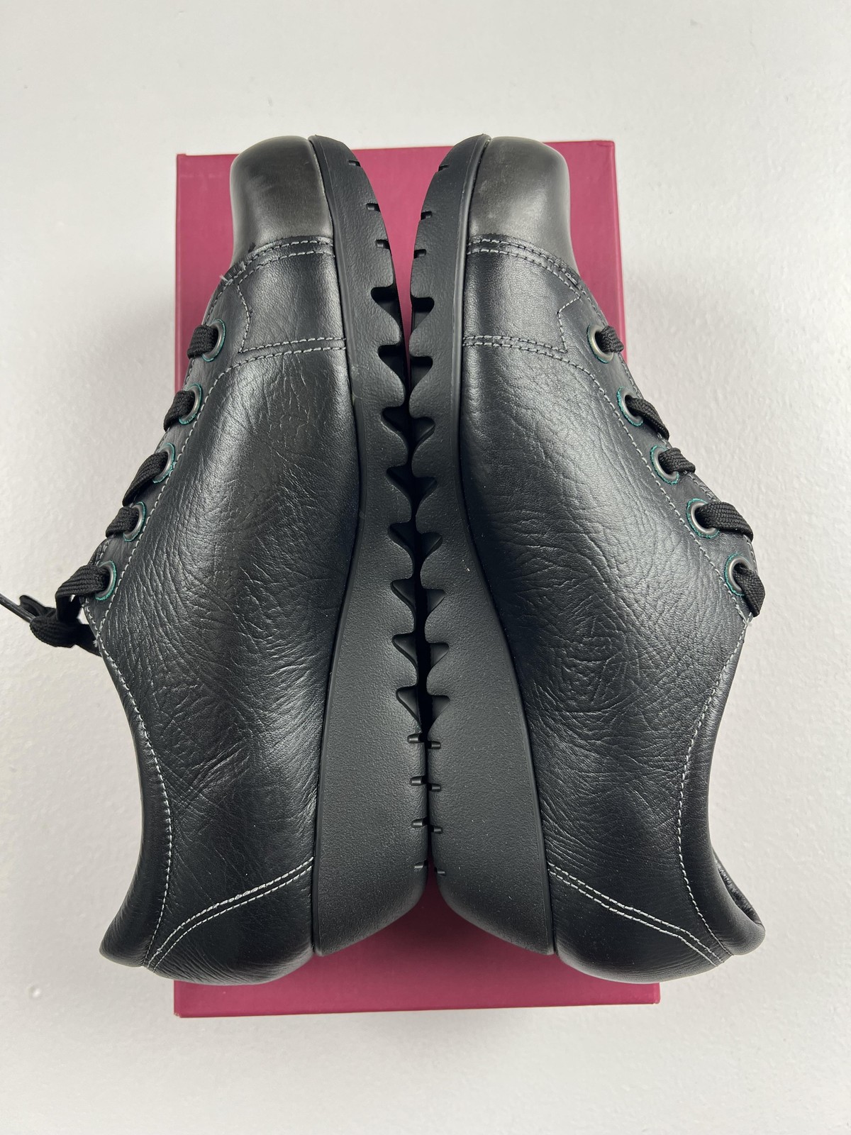 Munro Dakota Shoes Womens Size 10 W Black Leather Lace Up Comfort Sneakers