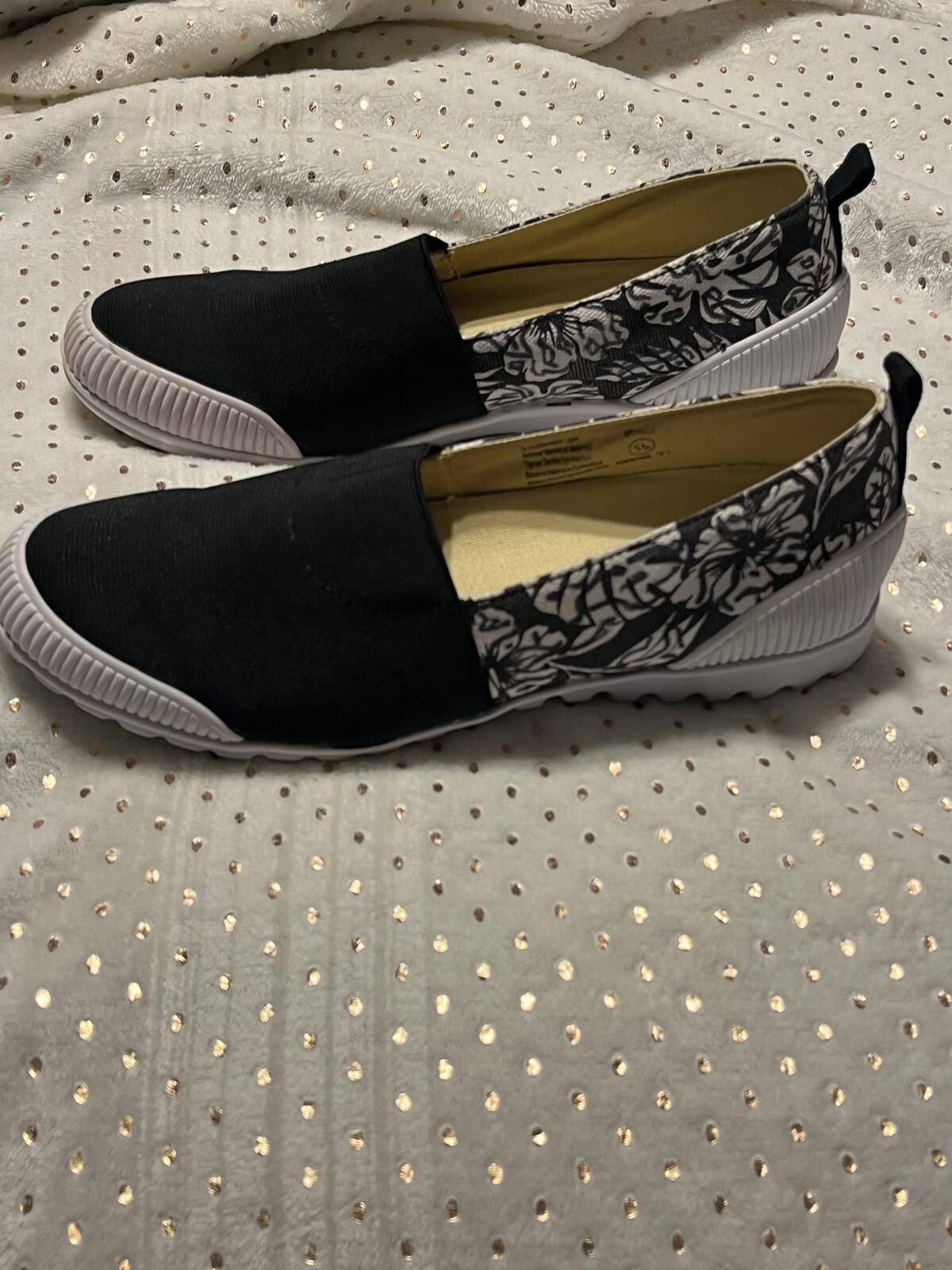 Cougar Sparkle SlipOn Shoe Comfort Black White Floral Casual Sneaker Women Sz 8M