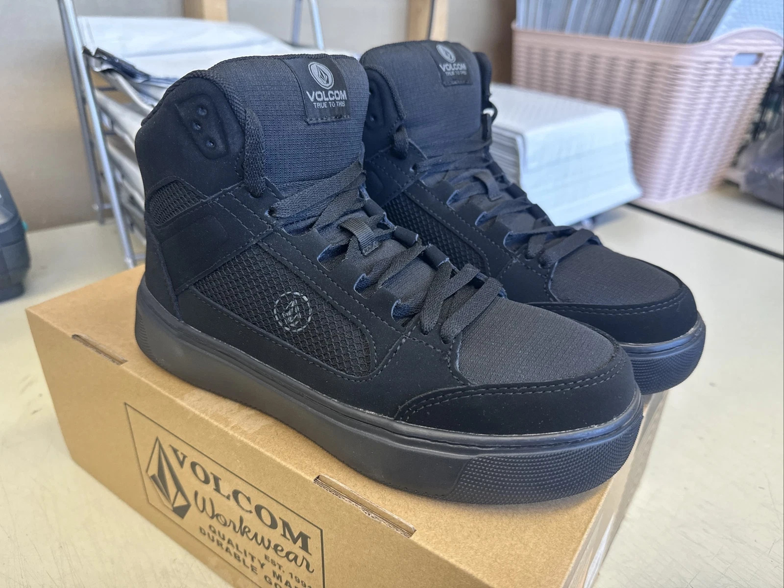 PICK SIZE – Volcom VM30244F Women’s Black Evolve High Top Skate Comp Toe Shoes