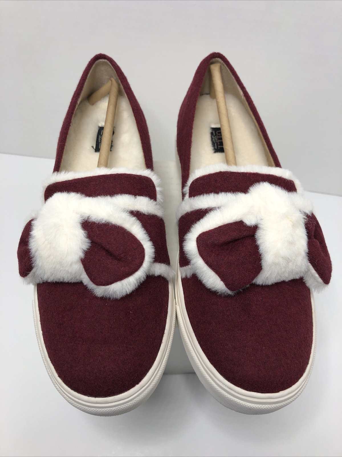 Women’s Sneaker Size 6.5 Burgundy Maritza by G.I.L.I.
