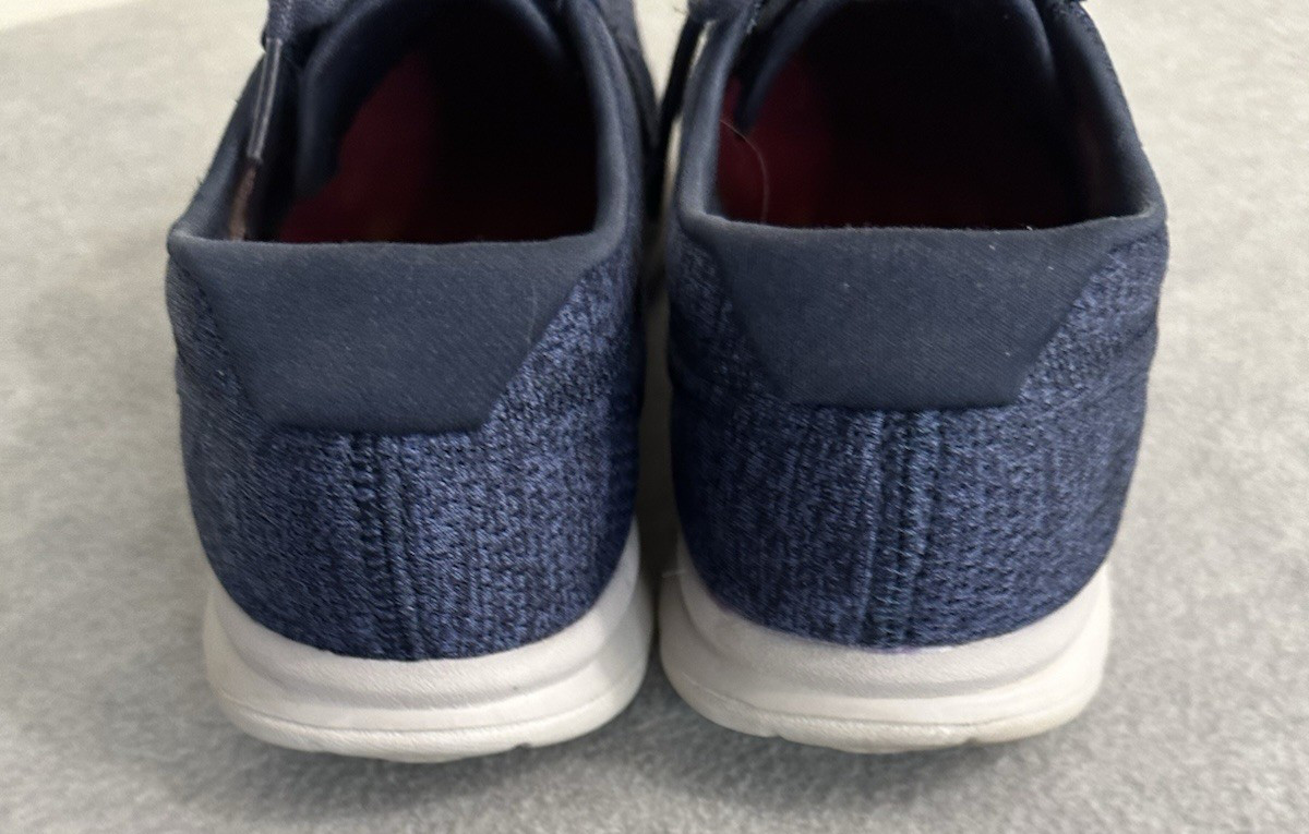 Skechers GoGa Max women’s 8.5 blue boat shoes