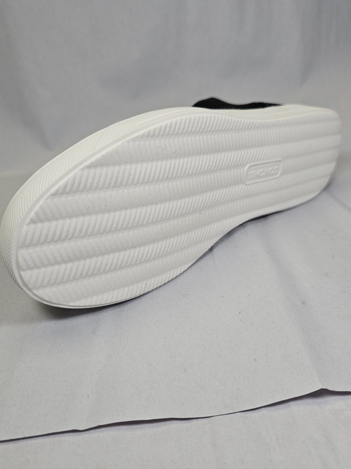 Women’s 7.5 Sonoma Comfort Knit Slip On Shoes 7 1/2 Size