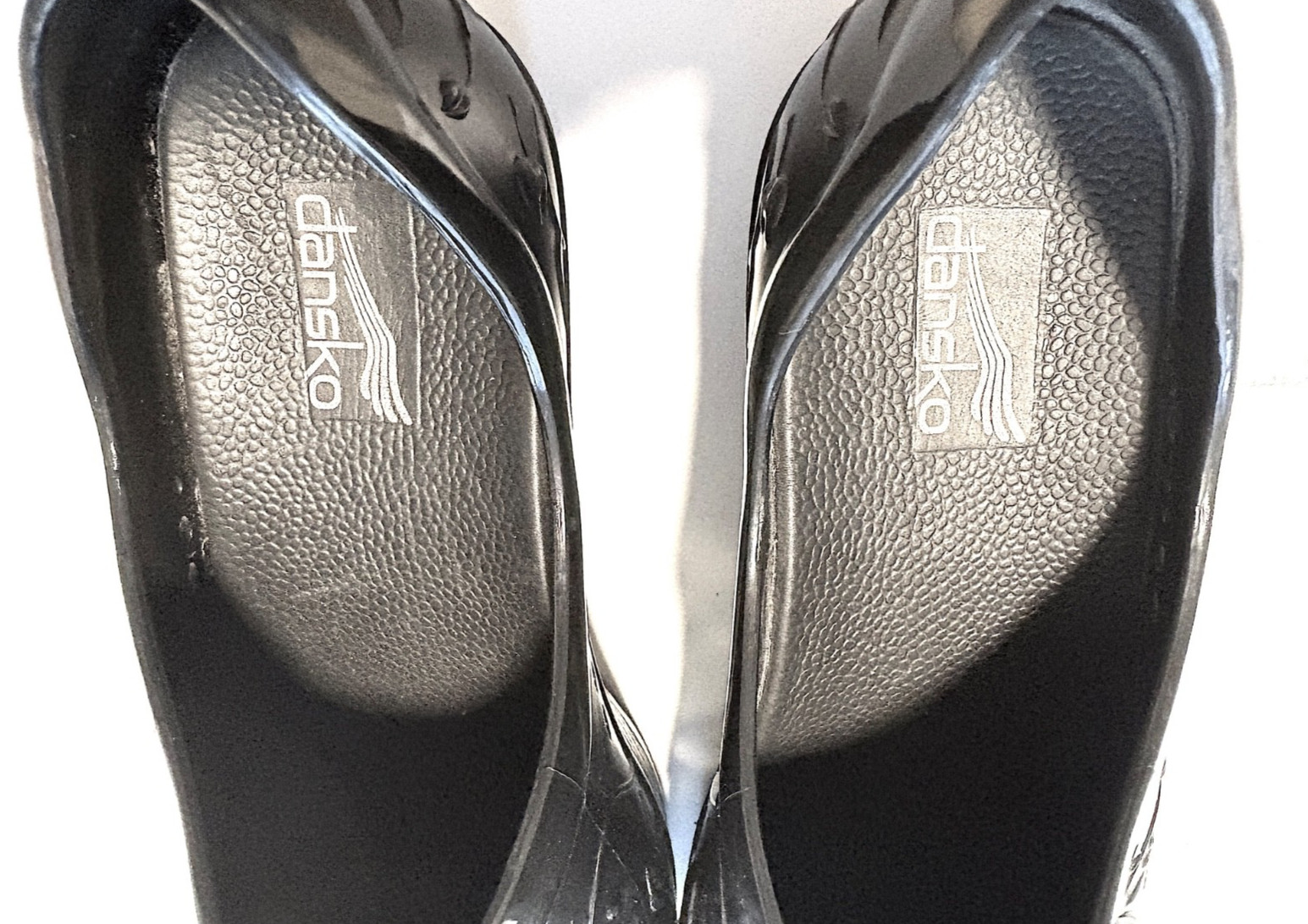Dansko Pixie Clogs Black Embossed Pattern Ventilation Holes Waterproof Sz 39 8.5