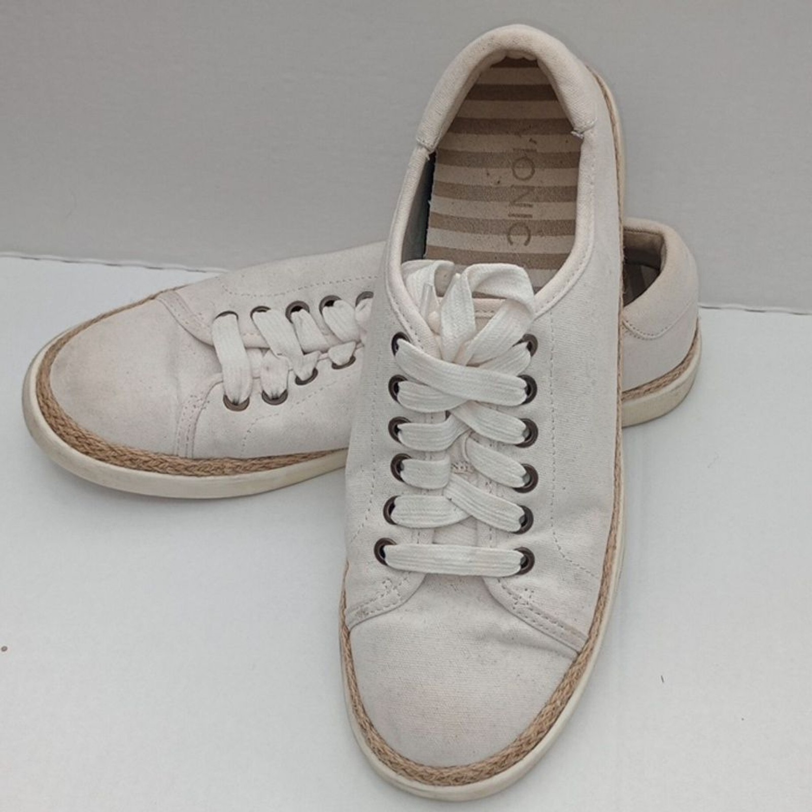 Size 9 Vionic White Hattie Canvas Espadrille Rope Low Top Lace Up Sneakers VS223
