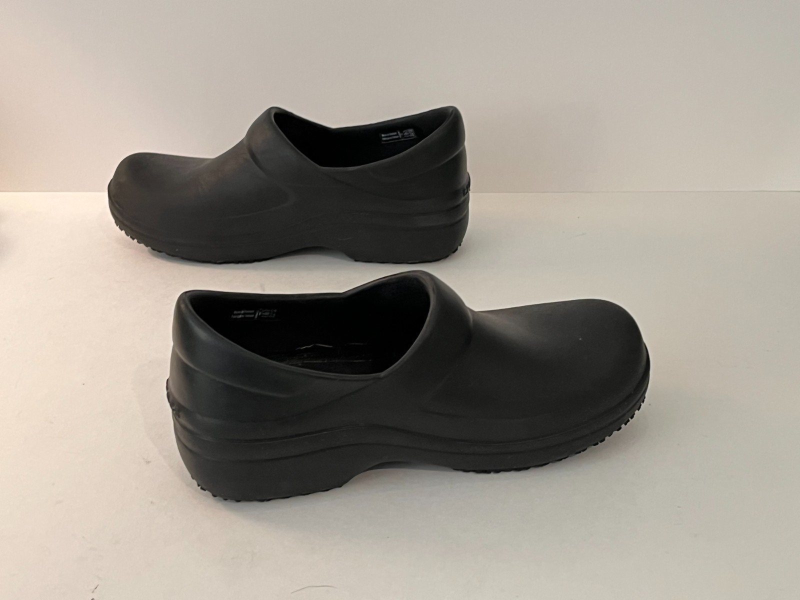Crocs Neria Pro Women’s SIZE 6 Black Slip-Resistant Nursing Clogs 205384