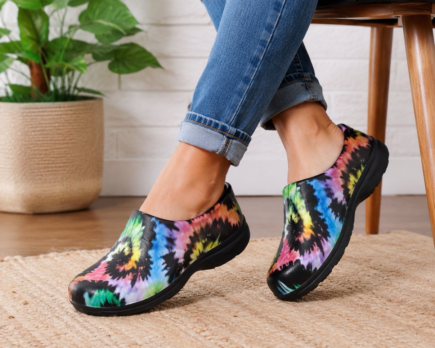 Crocs Neria Pro II Tie Dye Clogs Women’s Size 7 Slip Resistant EUC