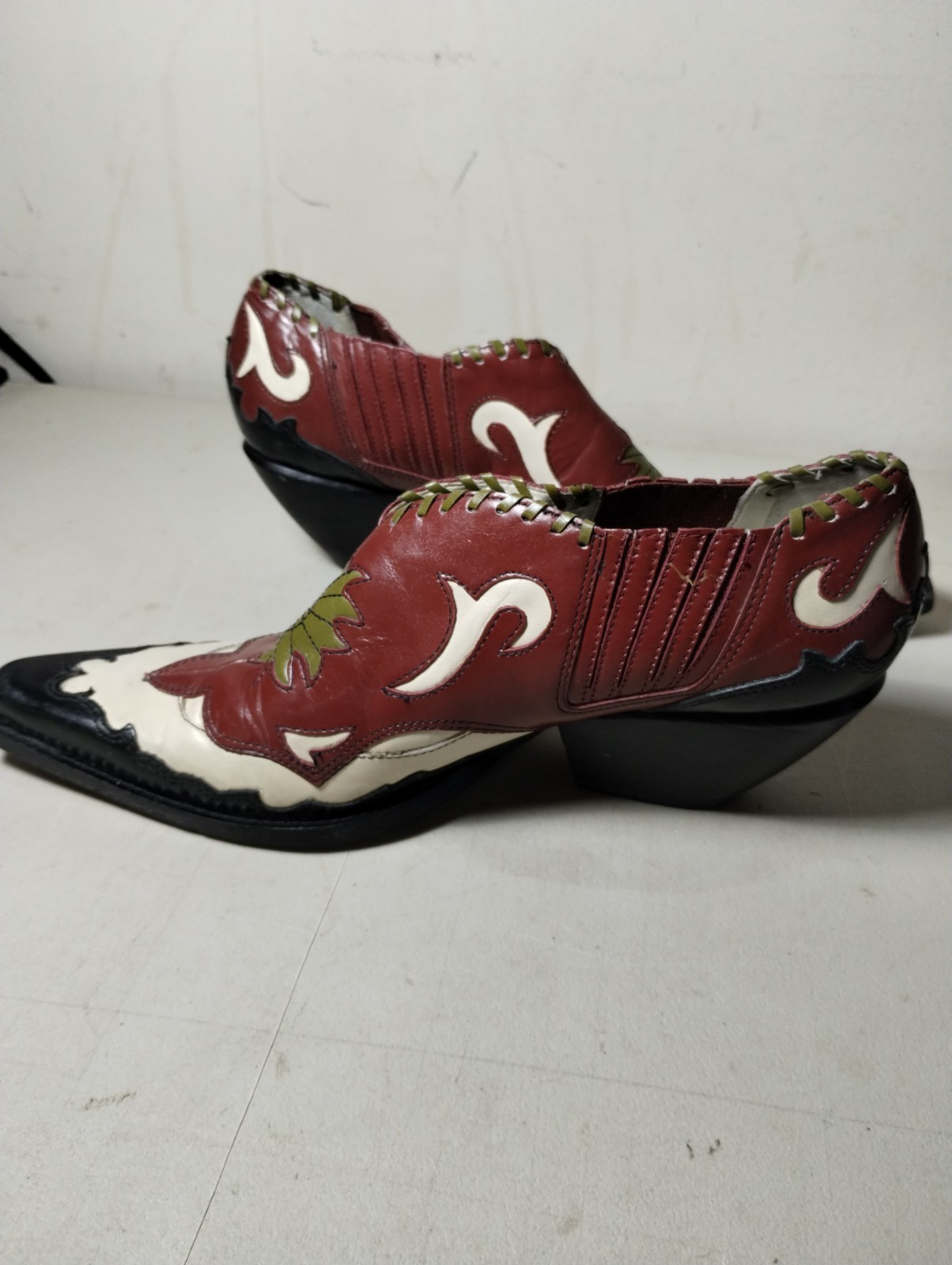 BCBGirls Tooled Red Leather Western Mules Shoes Women’s Size 8 B