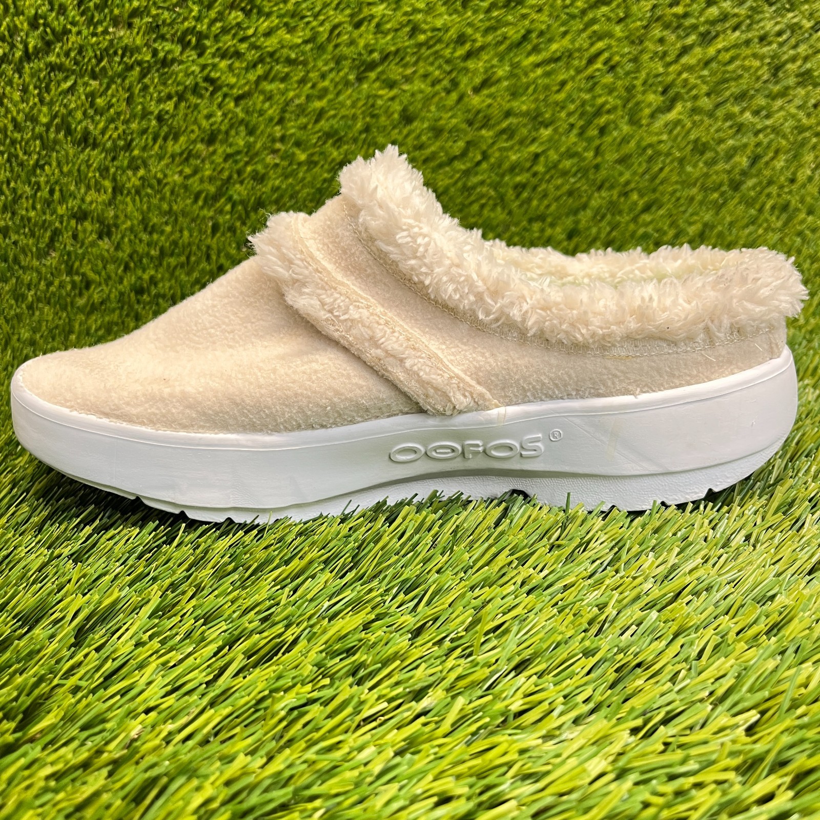 OOFOS OOcoozie Womens Size 7 Beige White Casual Slip On Recovery Mules Shoes