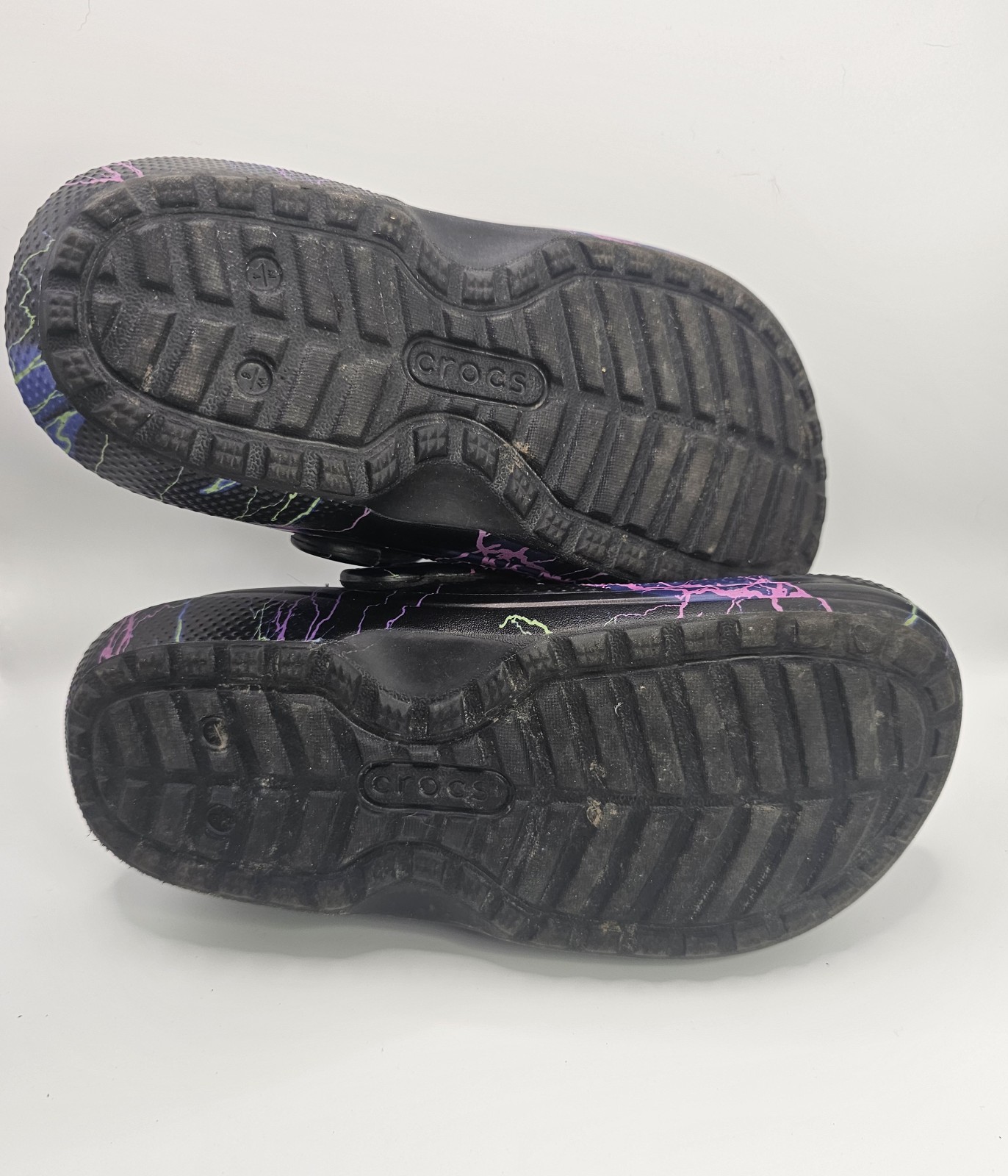 Crocs Unisex Lined Black Clogs With Multicolor Lightning Bolts M4/W6
