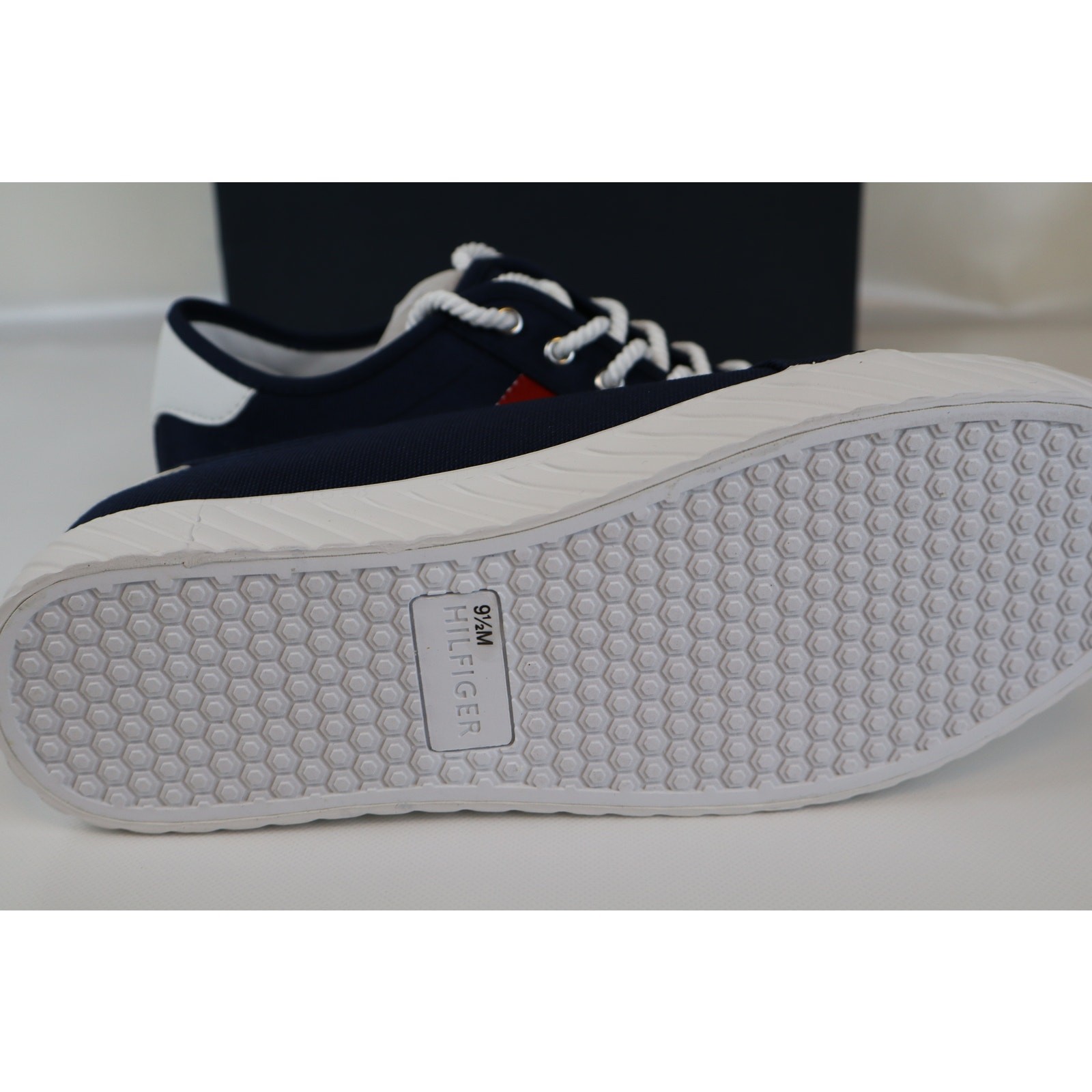 NEW Tommy Hilfiger Hartliy Sneakers Women’s Navy Blue Low Top Lace Up Size 9.5M